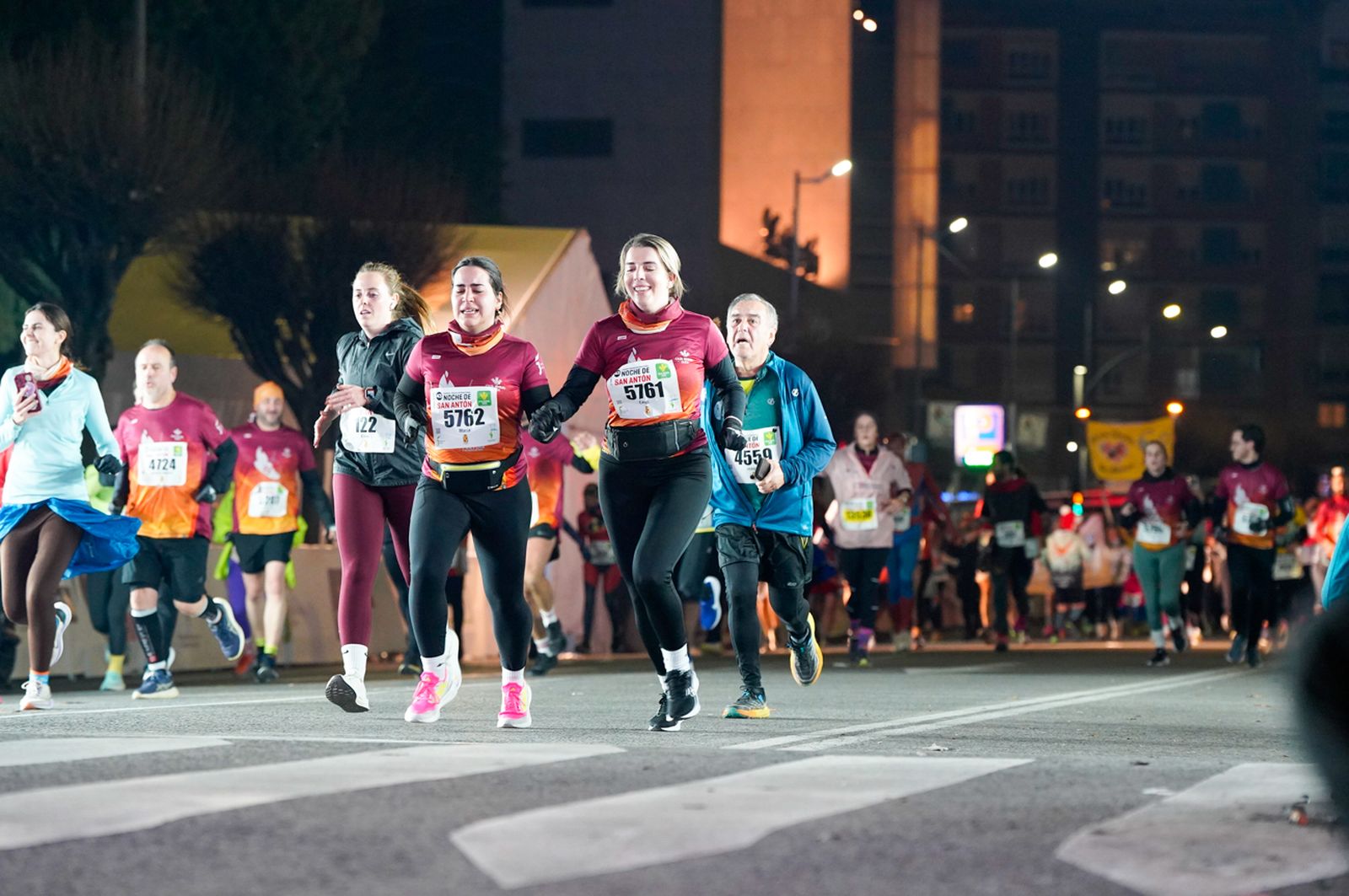 En imágenes: búscate en tu llegada a meta de la Carrera de San Antón 2026 (3)