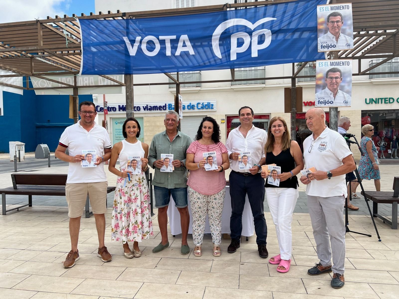 Pedro Gallardo, junto a otros miembros del PP, en Chiclana.