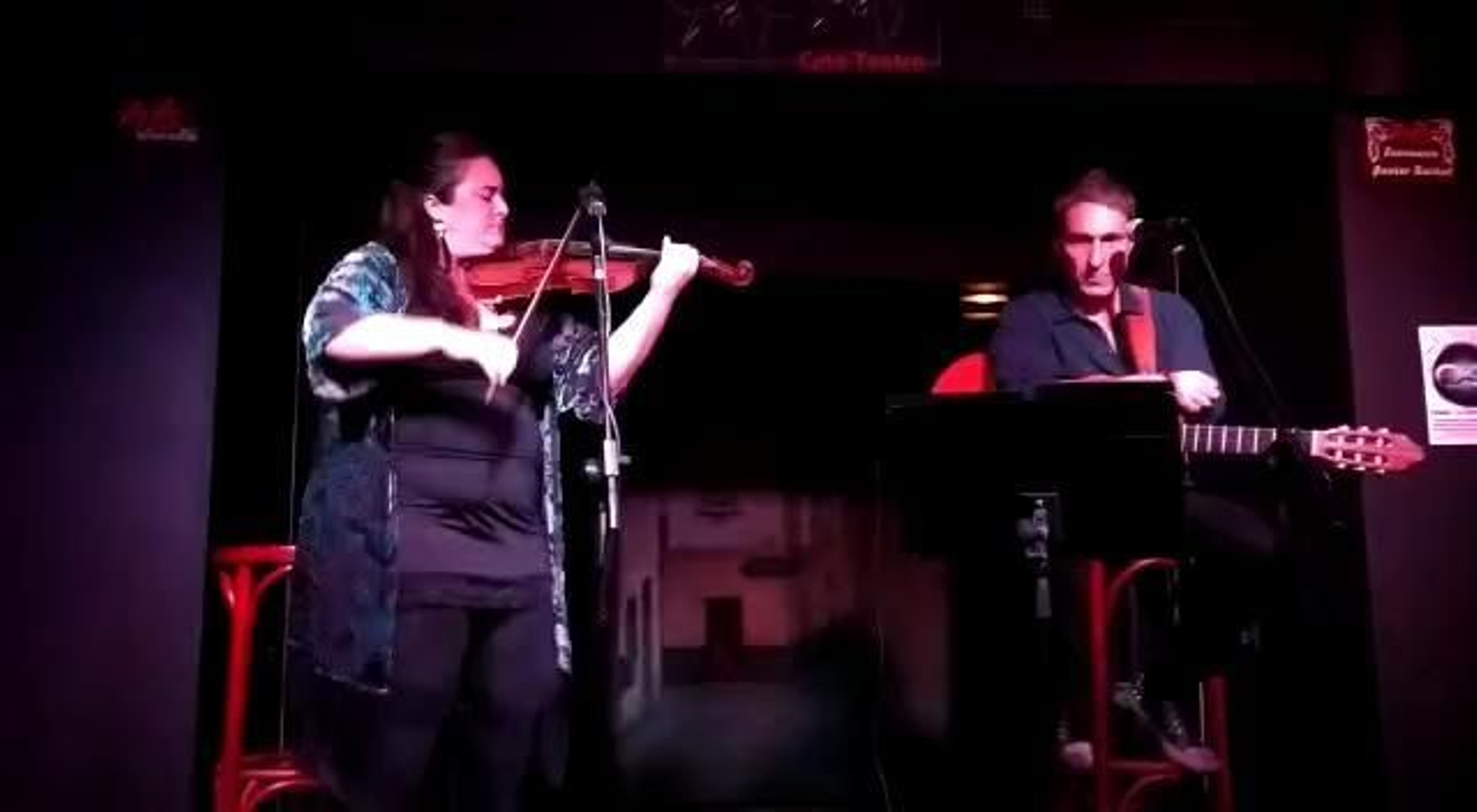 Antonio Martínez Ares canta la presentación de 'La chusma selecta' en el Pay-Pay