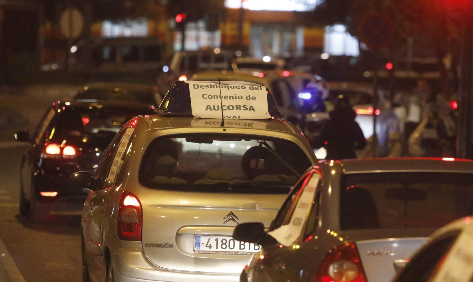 La caravana de protesta de la plantilla de Aucorsa, en fotografías