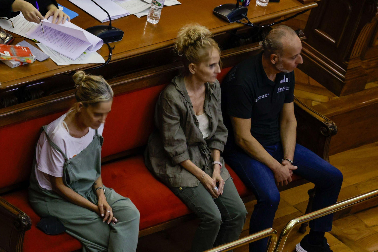 Condenadas las gemelas de Sabadell por matar al novio de una de ellas