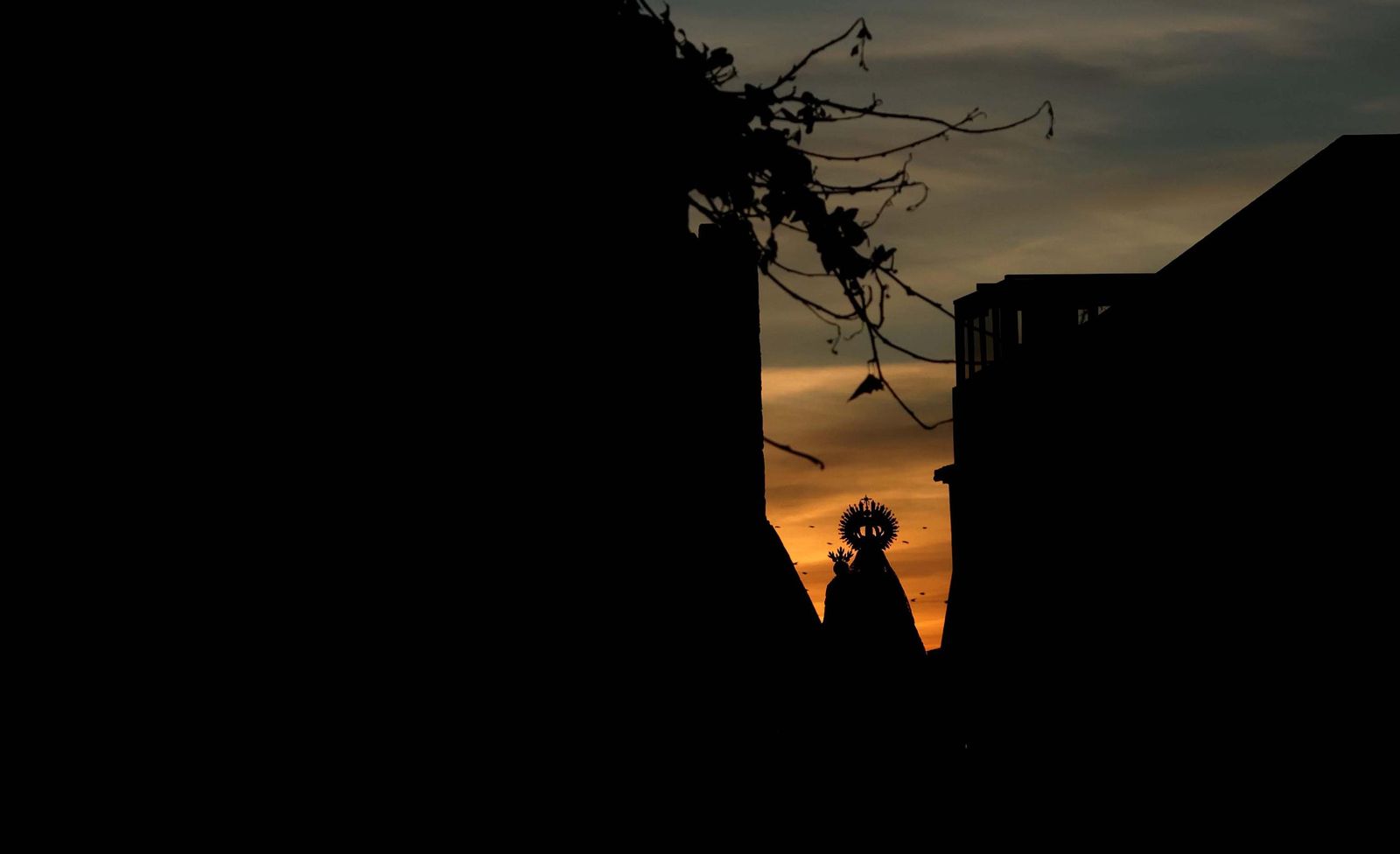 Fotos de la procesión conmemorativa del 275 aniversario del patronazgo de la Virgen de la Luz en Tarifa