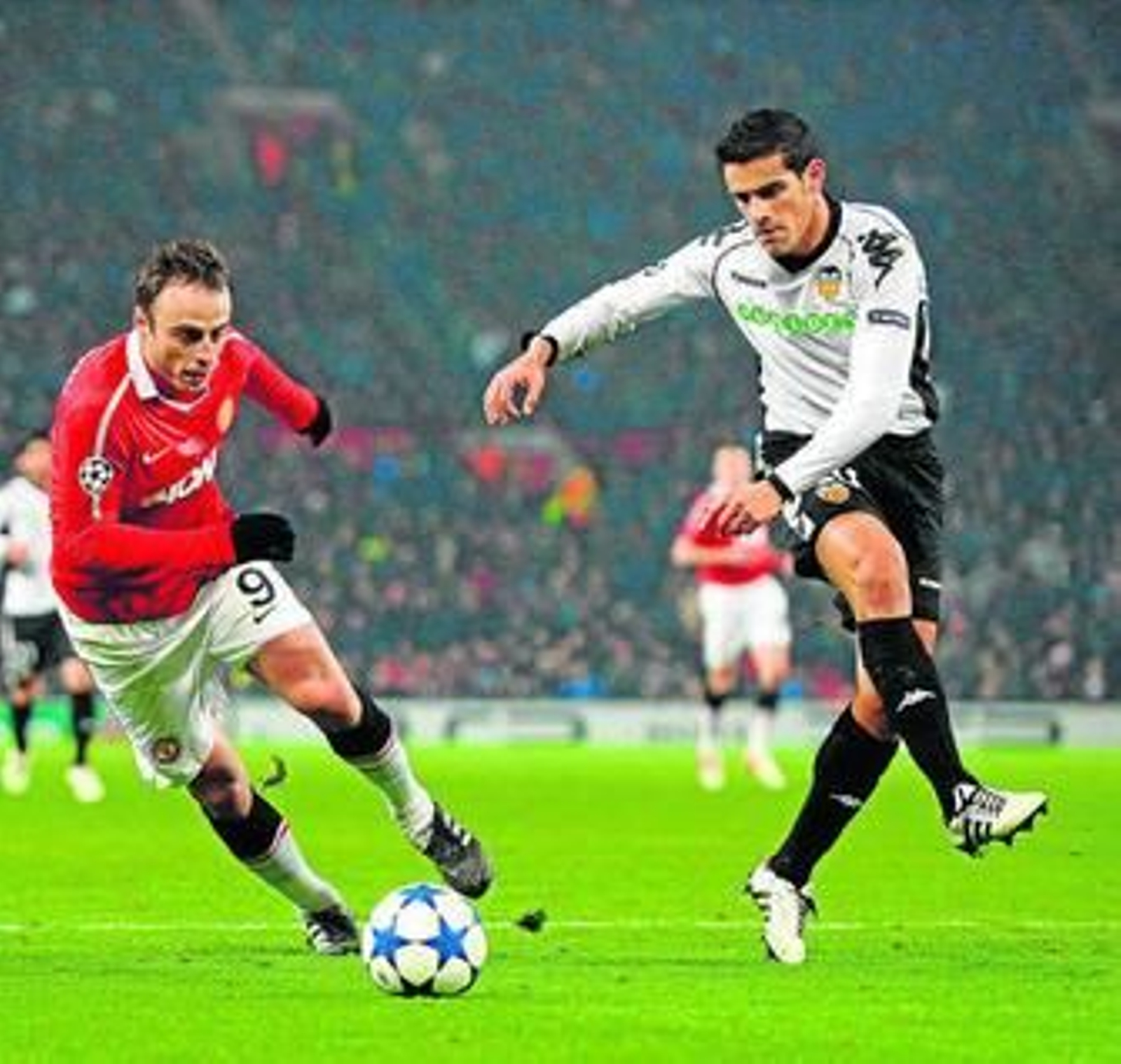 Berbatov intenta marcharse de la marca de Ricardo Costa.