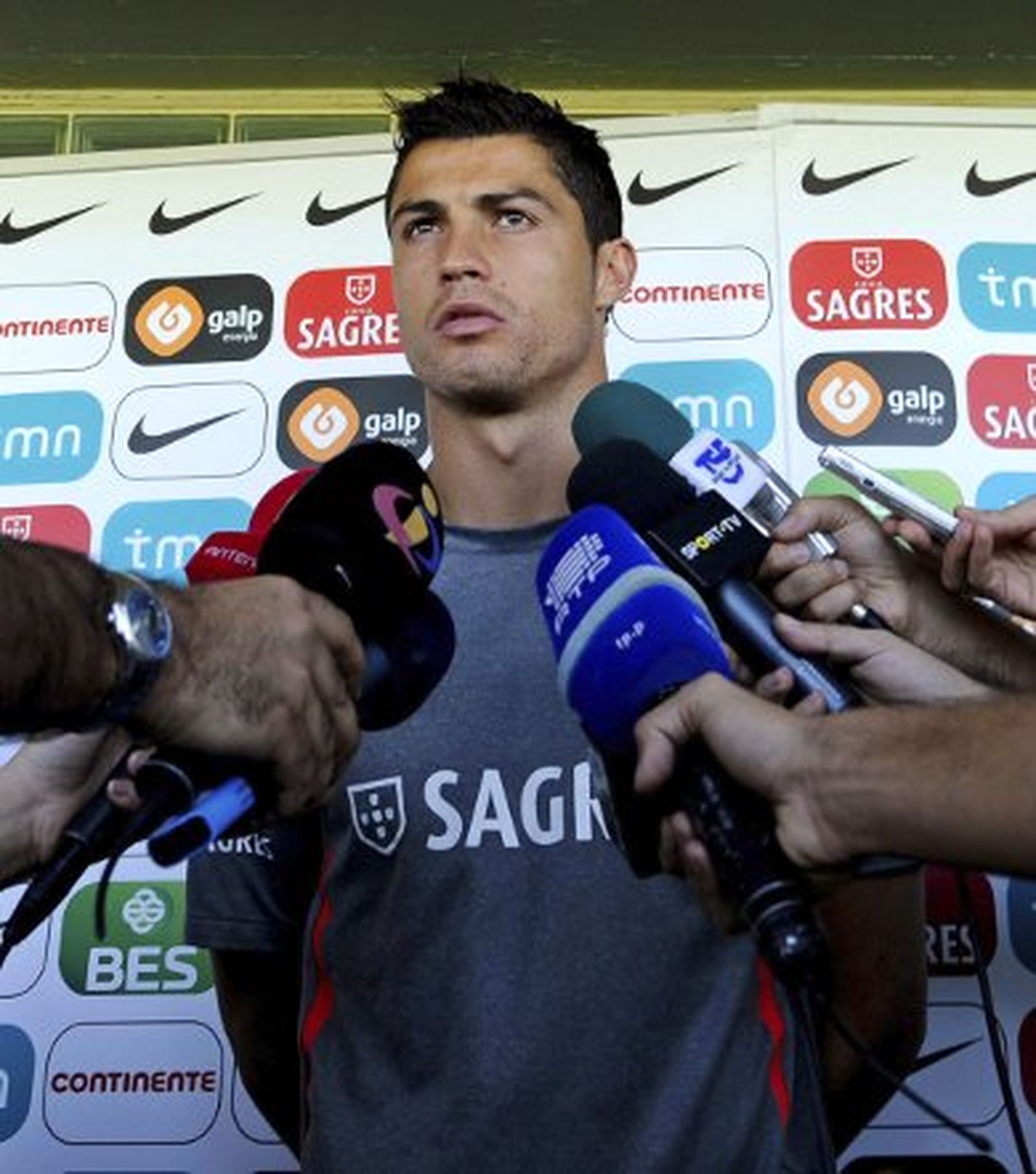 Cristiano ve cosa de "algunos anormales" que la afición rival vitoree a Messi