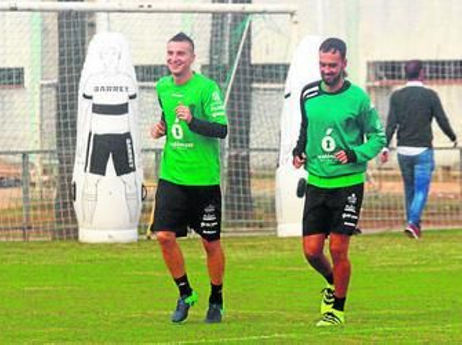 Markovic y Deivid corren durante la sesión de ayer.