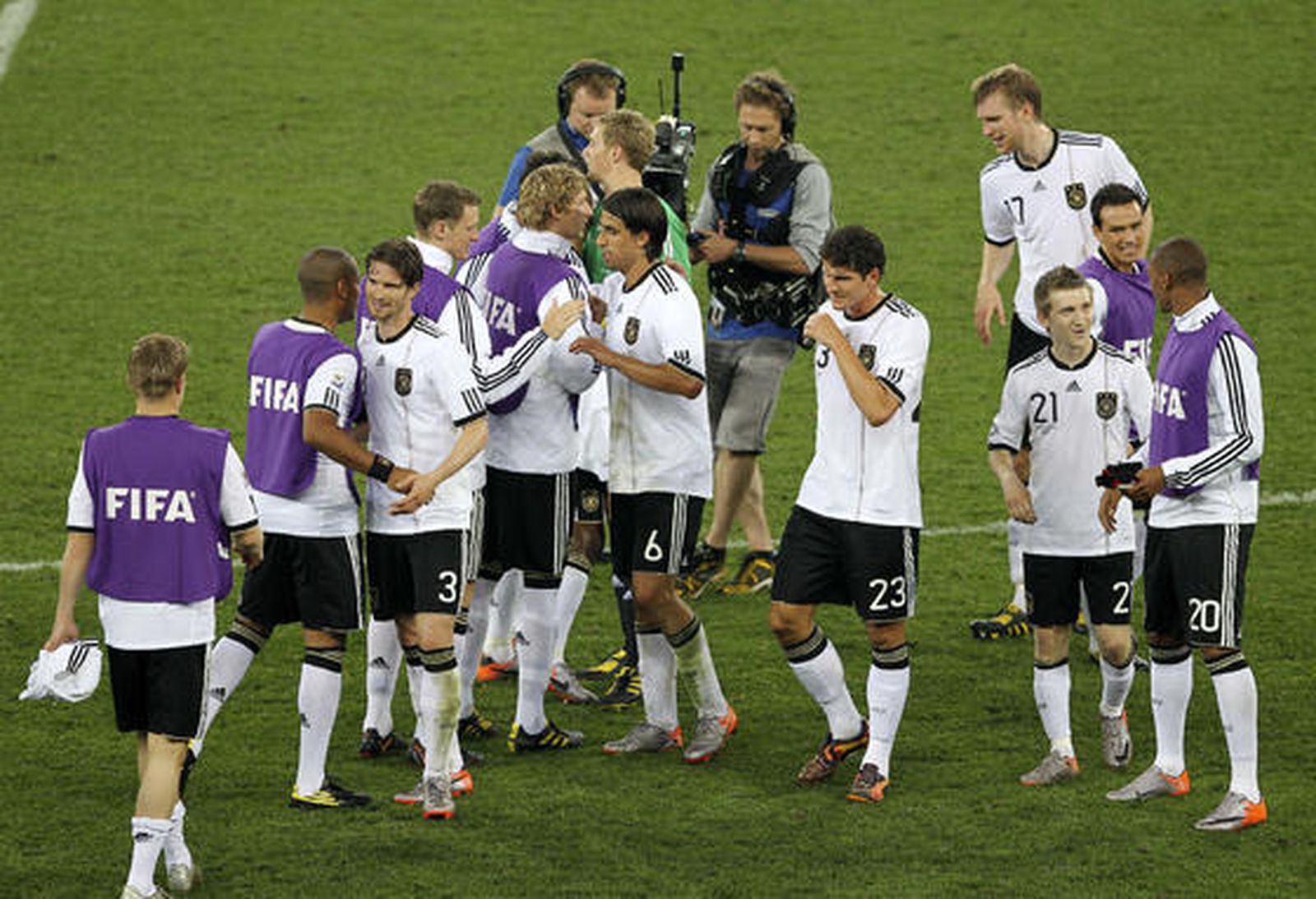 Alemania golea en su debut ante Australia en el Grupo D. / EFE