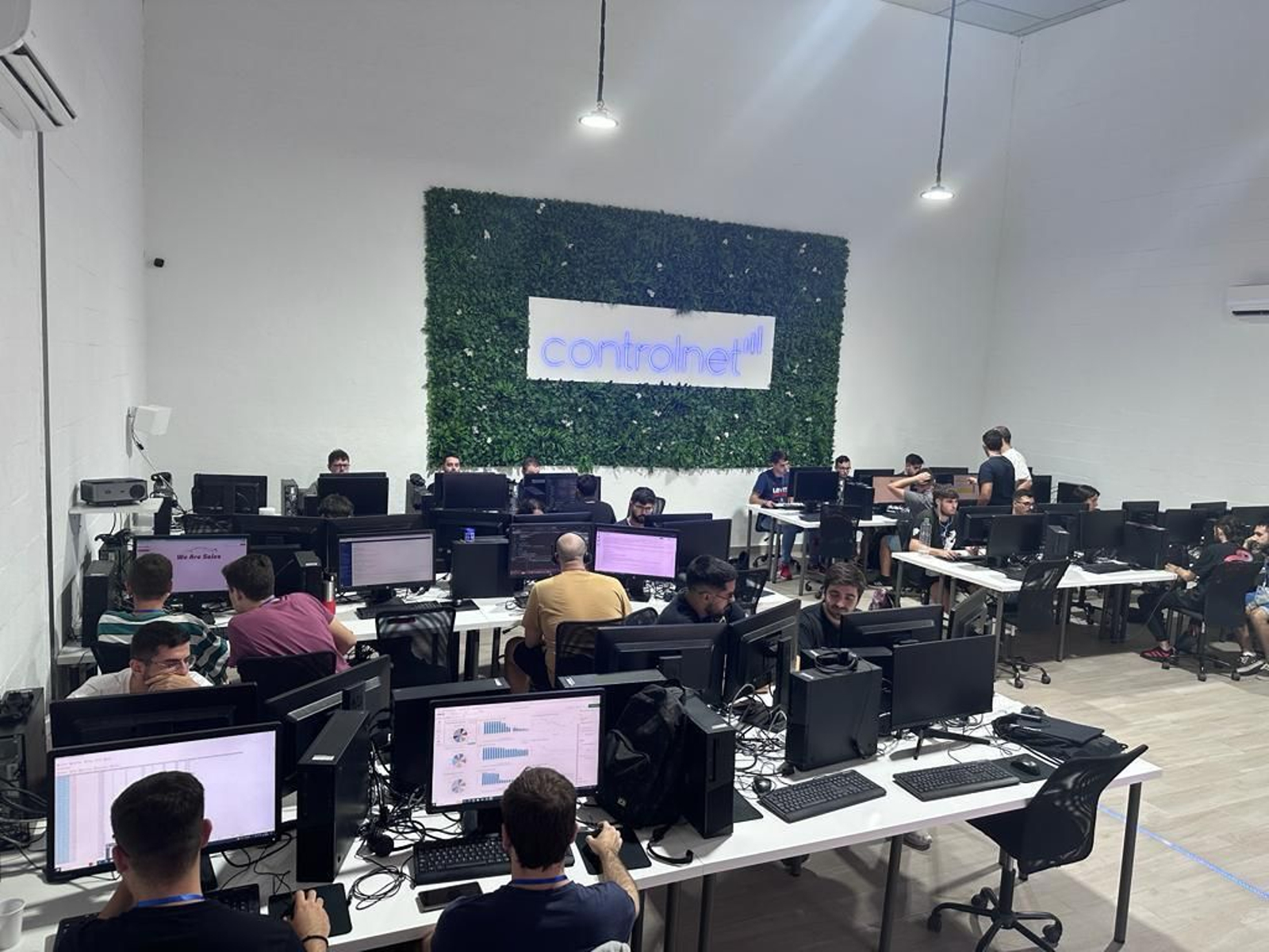 Imagen del Software Factory de Controlnet.