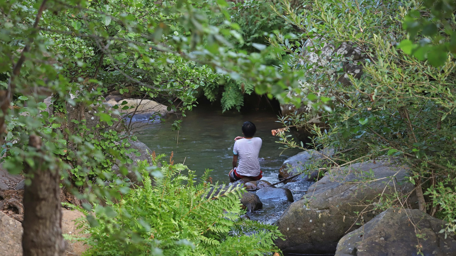 Basura en el sendero del Río de la Miel
