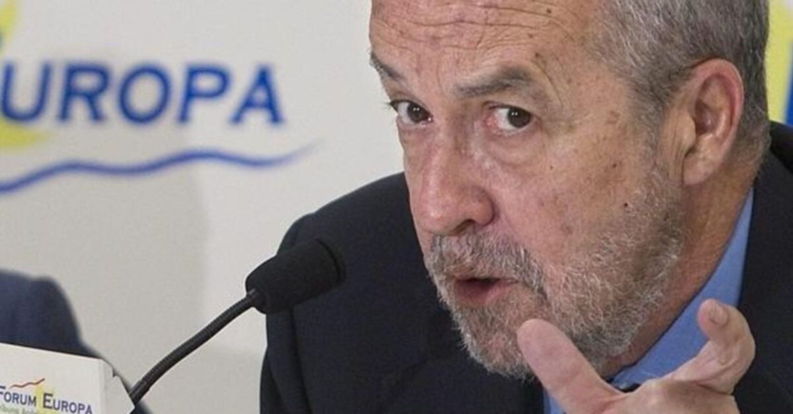 Aznar le contrató como asesor personal y para ayudarle a planificar una estrategia de cara a las elecciones.