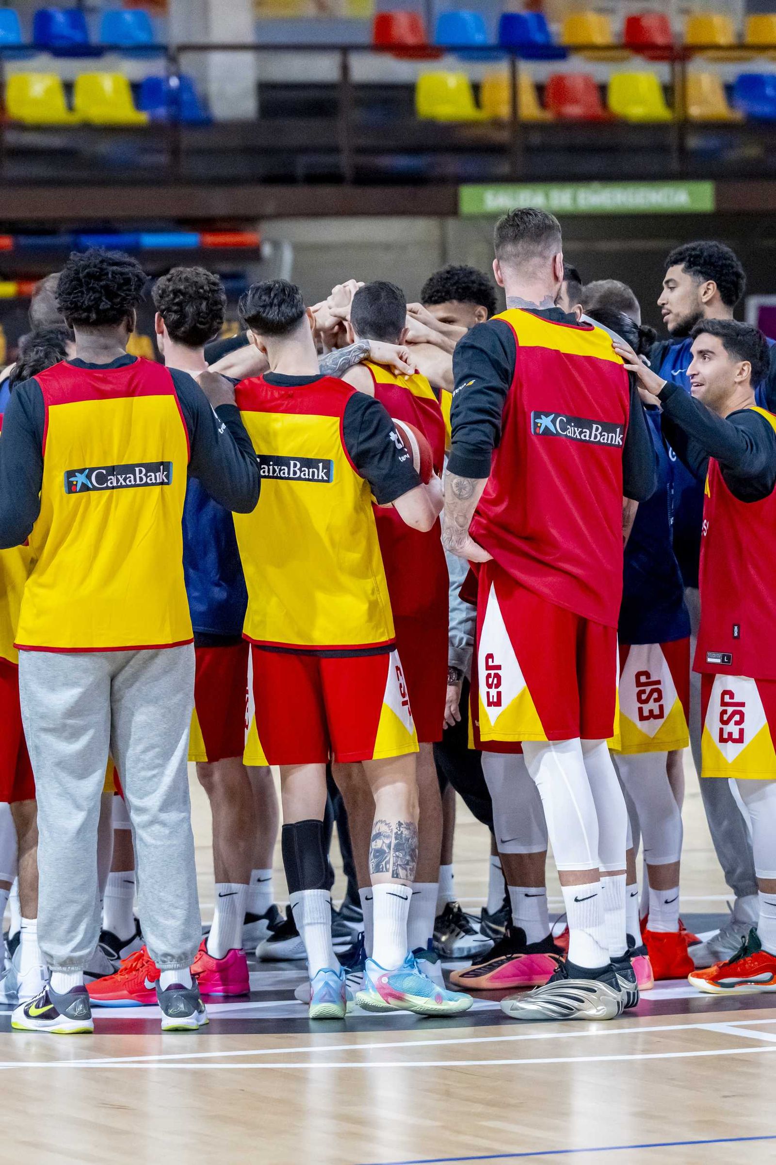 Alberto Díaz, Francis Alonso y Paco Aurioles, en la primera España de Chus Mateo