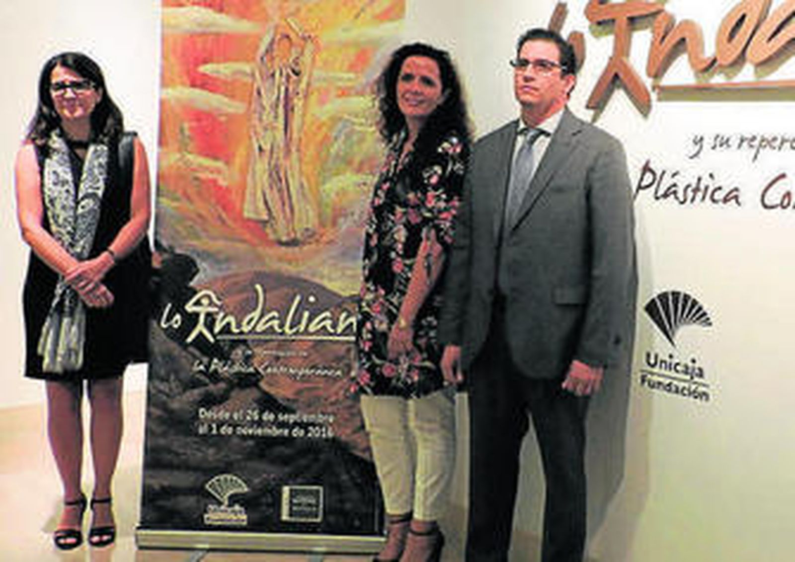 La comisaria, Emilia Garrido, con la diputada Rocío Sutil y Rafael Muñoz, de Unicaja.