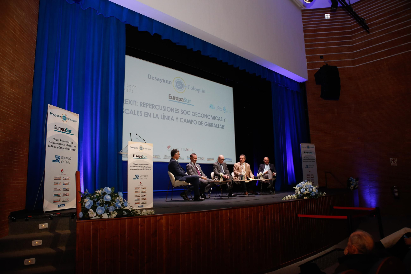 Las fotos del desyuno-coloquio "Brexit: repercusiones socioeconómicas y fiscales en La Línea y el Campo de Gibraltar"