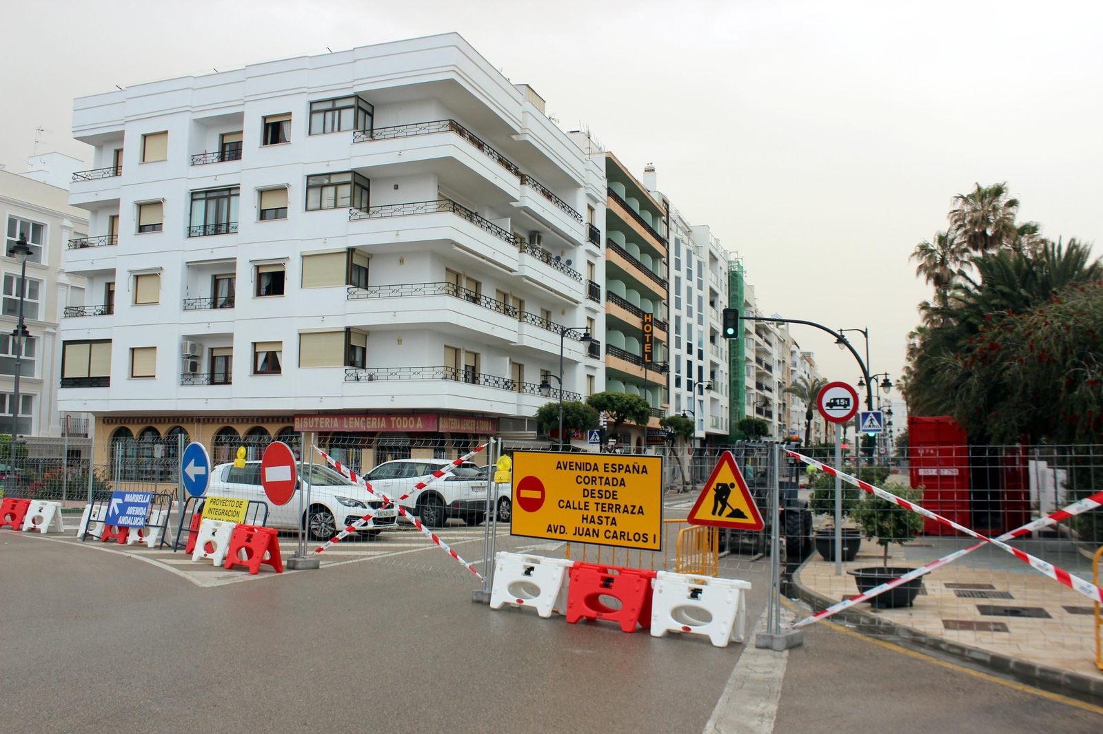 Los trabajos contemplan la demolición del pavimento de la céntrica avenida y la eliminación del asfalto.