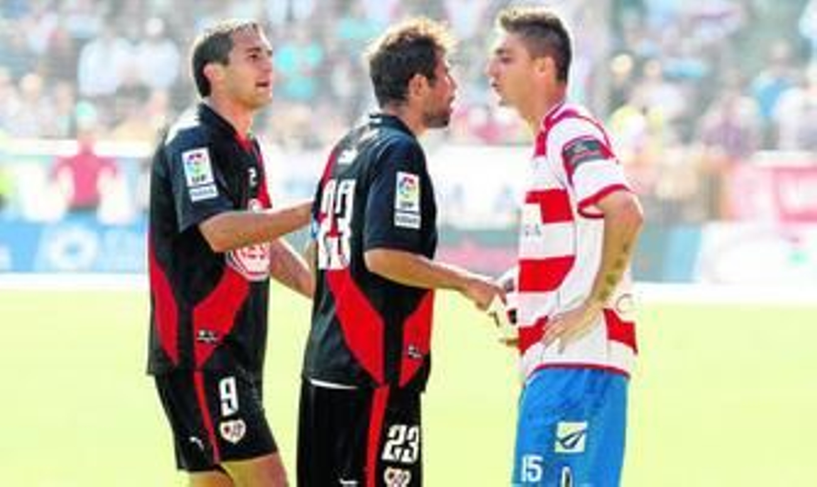 Armenteros, a la izquierda, fue clave en el triunfo de los vallecanos. Armenteros, a la izquierda, fue clave en el triunfo de los vallecanos.