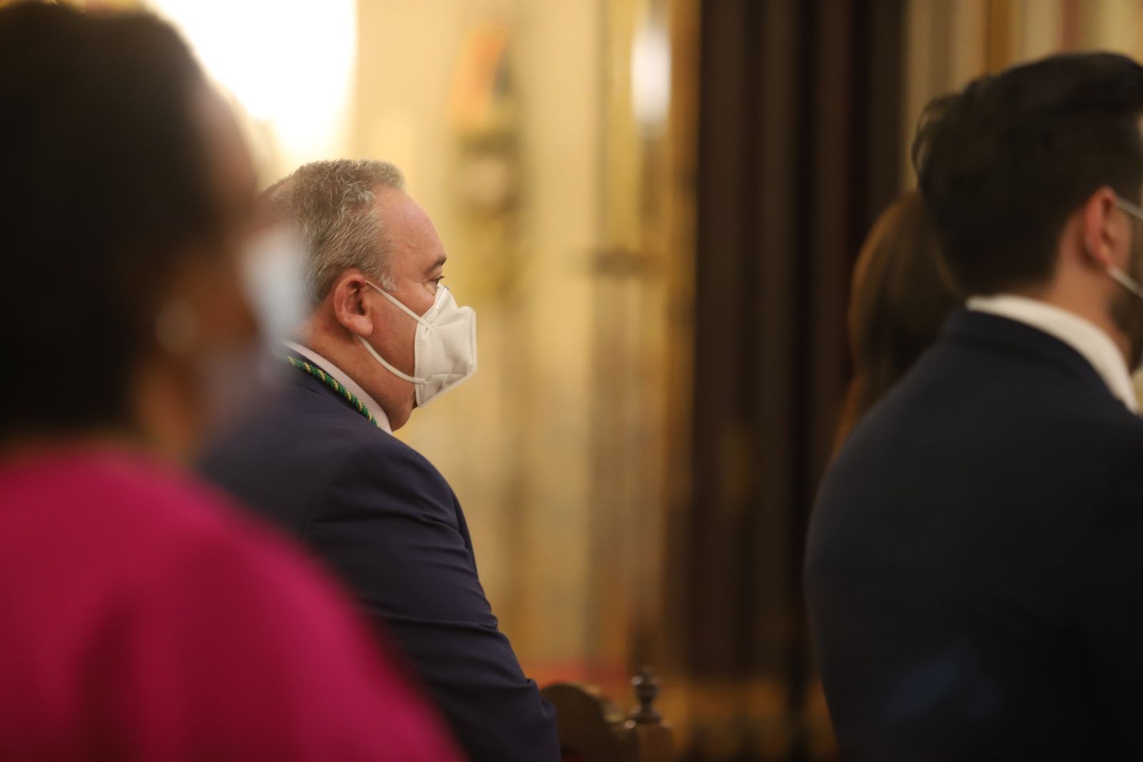 Imágenes de la misa de Pentecostés atípica y a puerta cerrada por el coronavirus, en la parroquia de la Asunción de Almonte