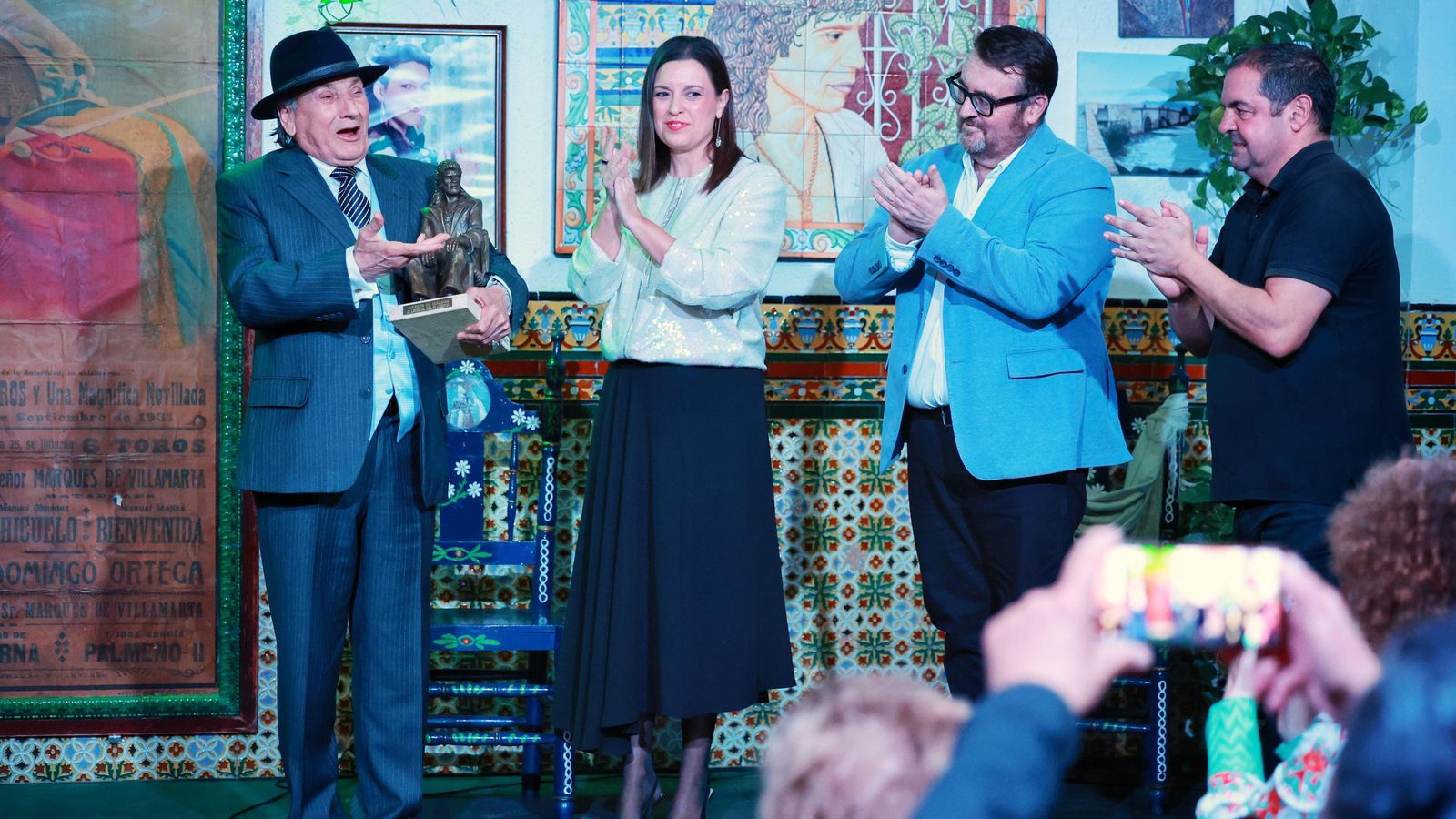 El Carrete de Málaga, con el premio Leyenda del Flamenco, junto a Patricia Cavada, Lolo Picardo y Chico Fernández.