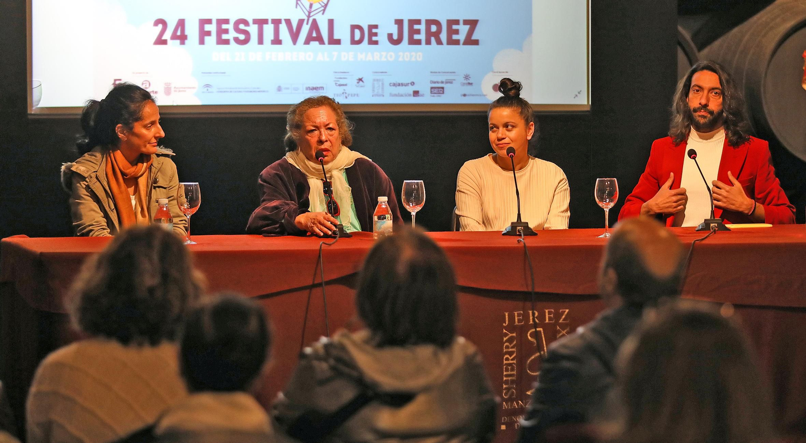 La Chana, en el centro, junto a Mercedes Ruiz, María Moreno y Eduardo Guerrero.