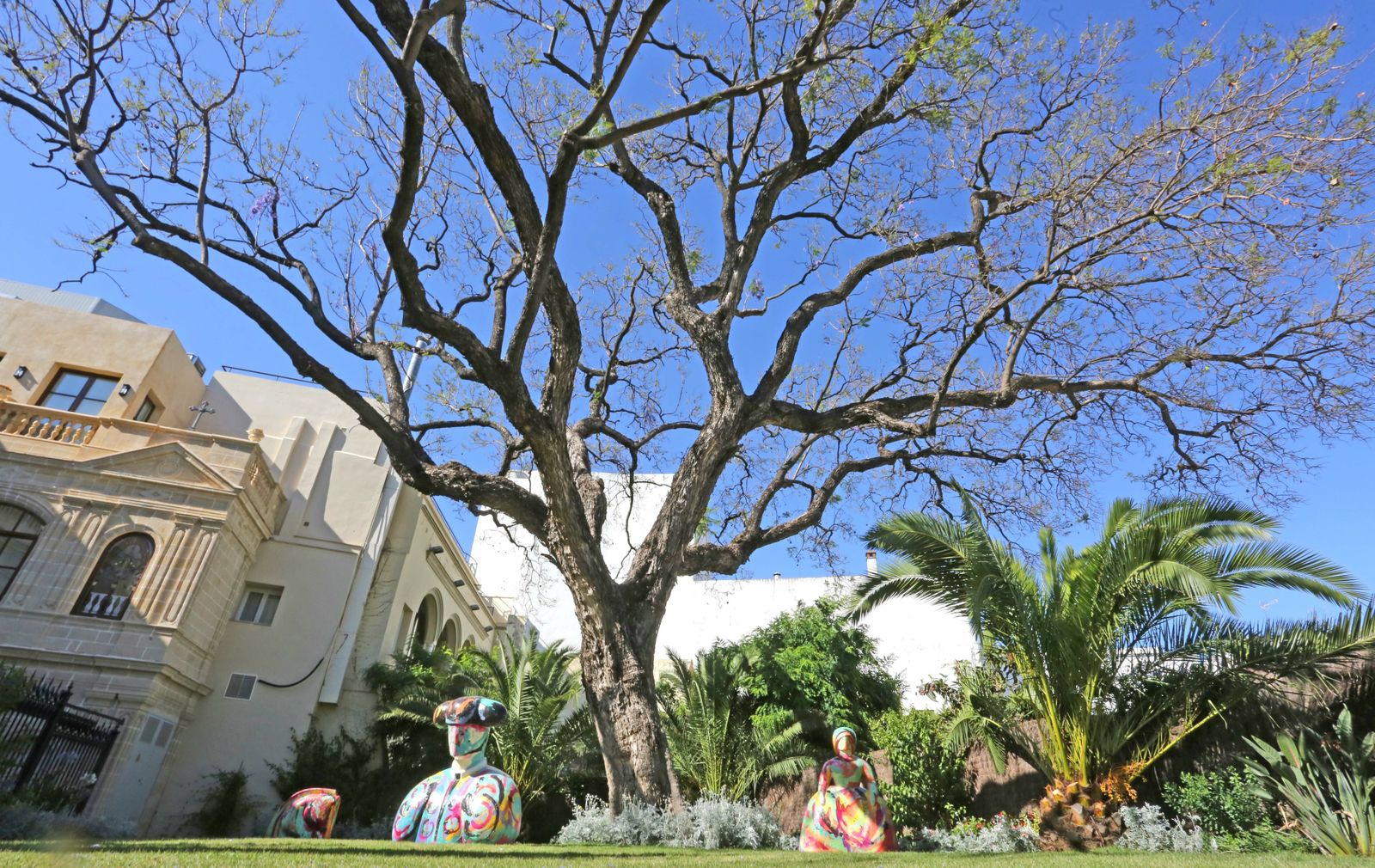 EXPOSICIÓN EN CASA PALACIO MARÍA LUISA. Este viernes, 15 de noviembre, se inaugura a las 20 horas en el Hotel Casa Palacio María Luisa una exposición de esculturas, lámparas y joyas de la reconocida artista Serena Fortín.