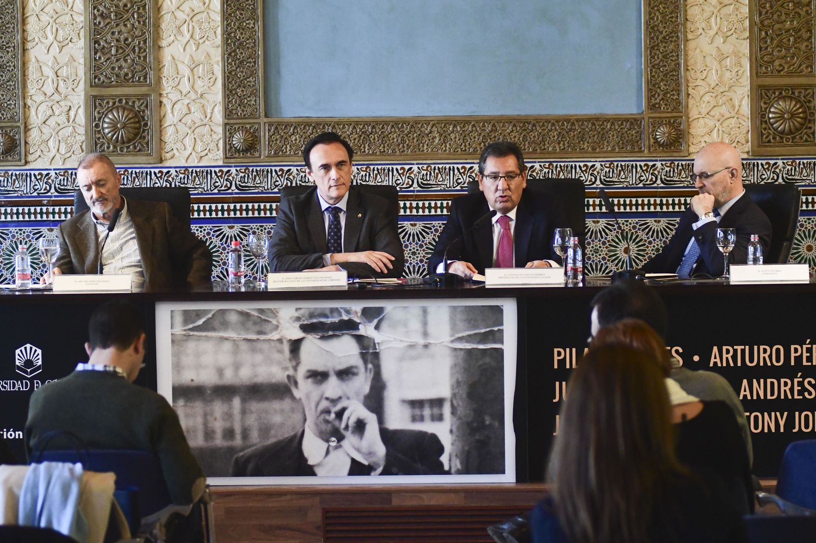 Arturo Pérez-Reverte, José Carlos Gómez Villamandos, Antonio Pulido y Jesús Vigorra, en la inauguración de las jornadas.
