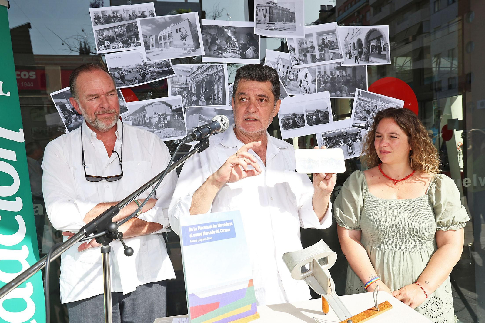 Imágenes de la presentación del libro de  Eduardo J. Sugrañes sobre la evolución de Huelva a través de sus mercados