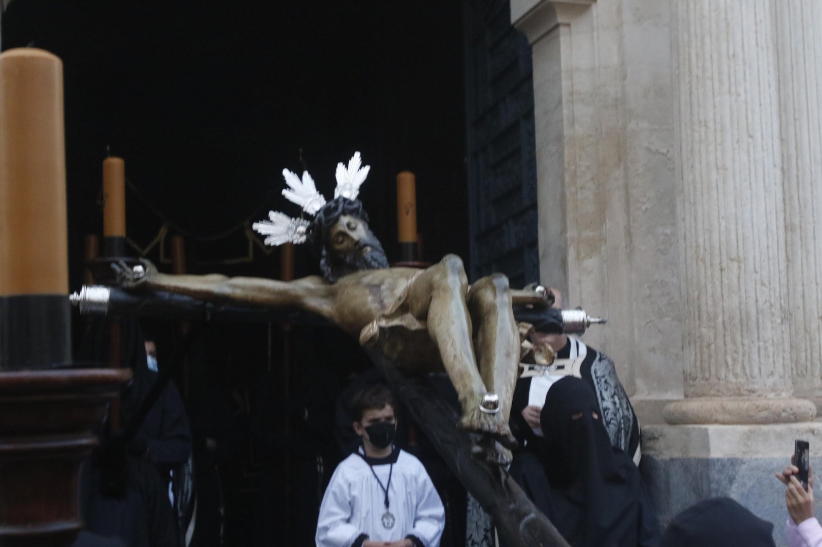 Lunes Santo en Córdoba: Las imágenes de la salida de la hermandad del Vía Crucis