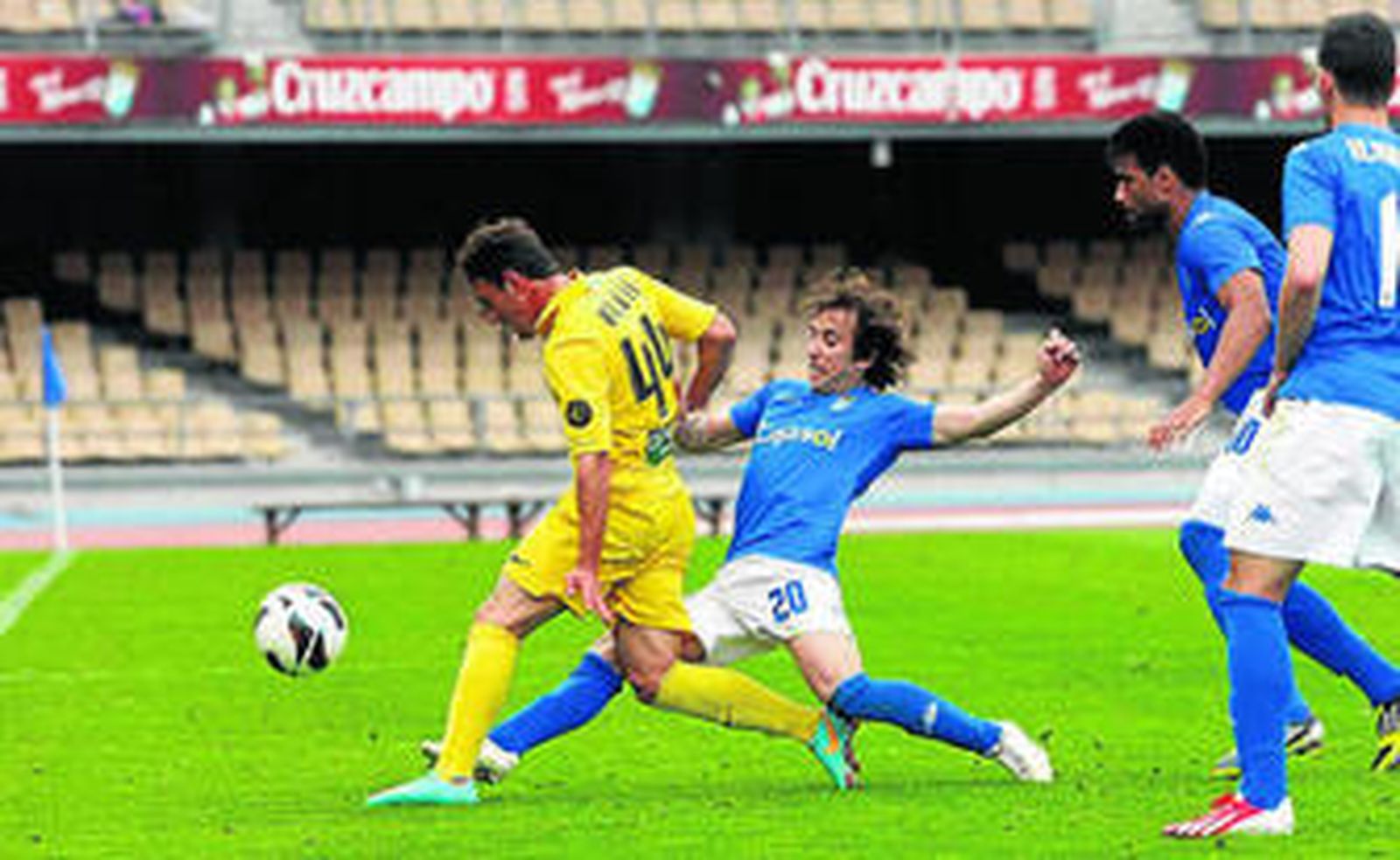 El xerecista Raúl Cámara intenta frenar la internada de Eldín.