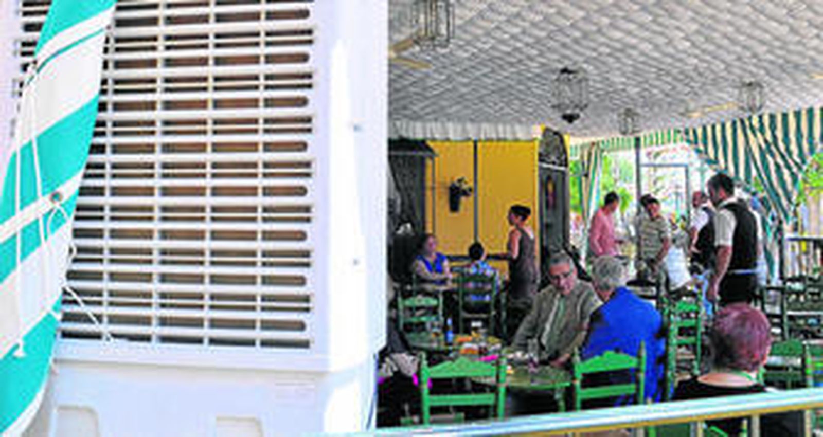 Aparato de aire acondicionado instalado el año pasado en una caseta ante las altas temperaturas que se alcanzaron.