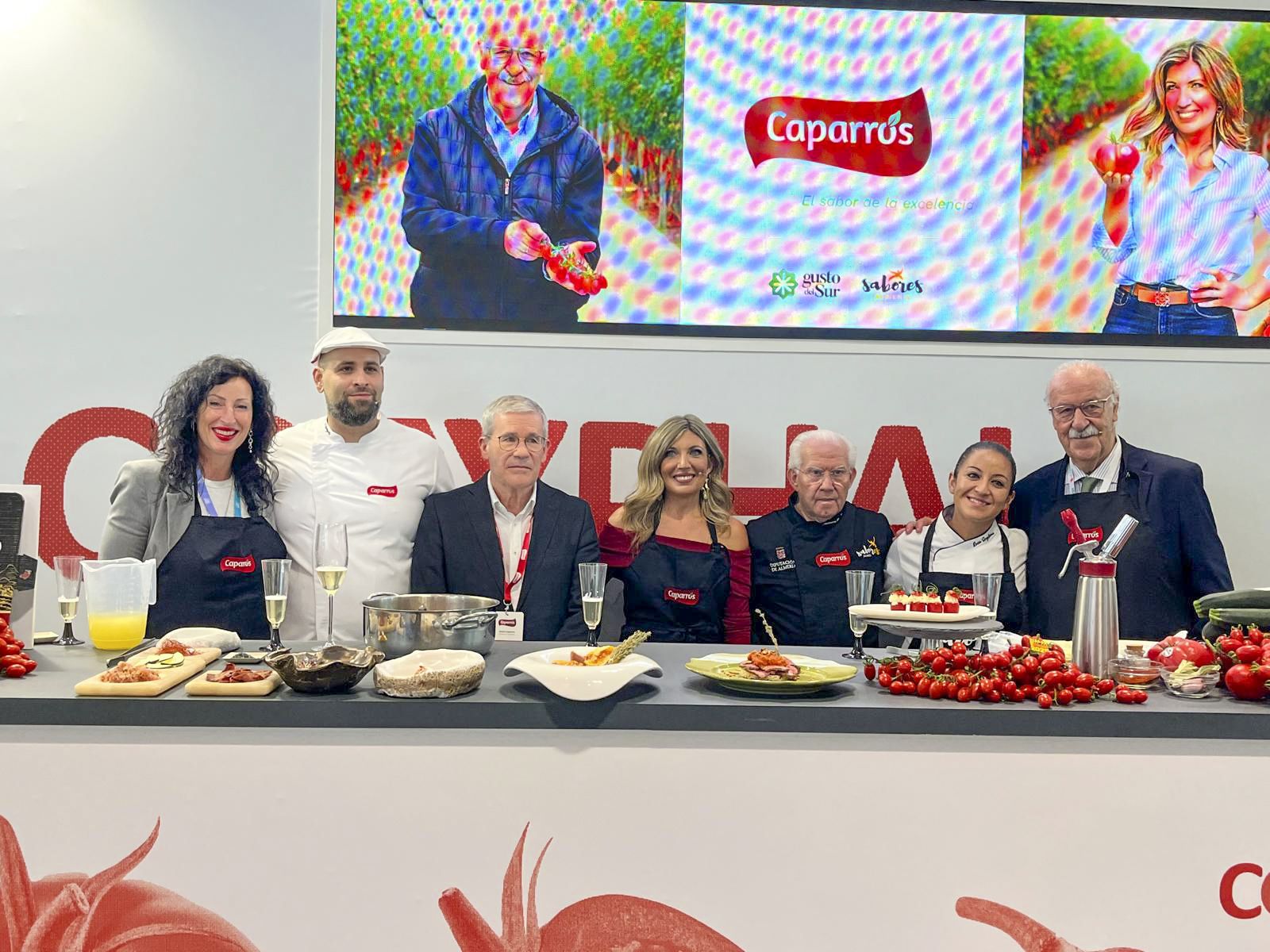 La alcaldesa, en el showcooking con el tomate de Grupo Caparrós.