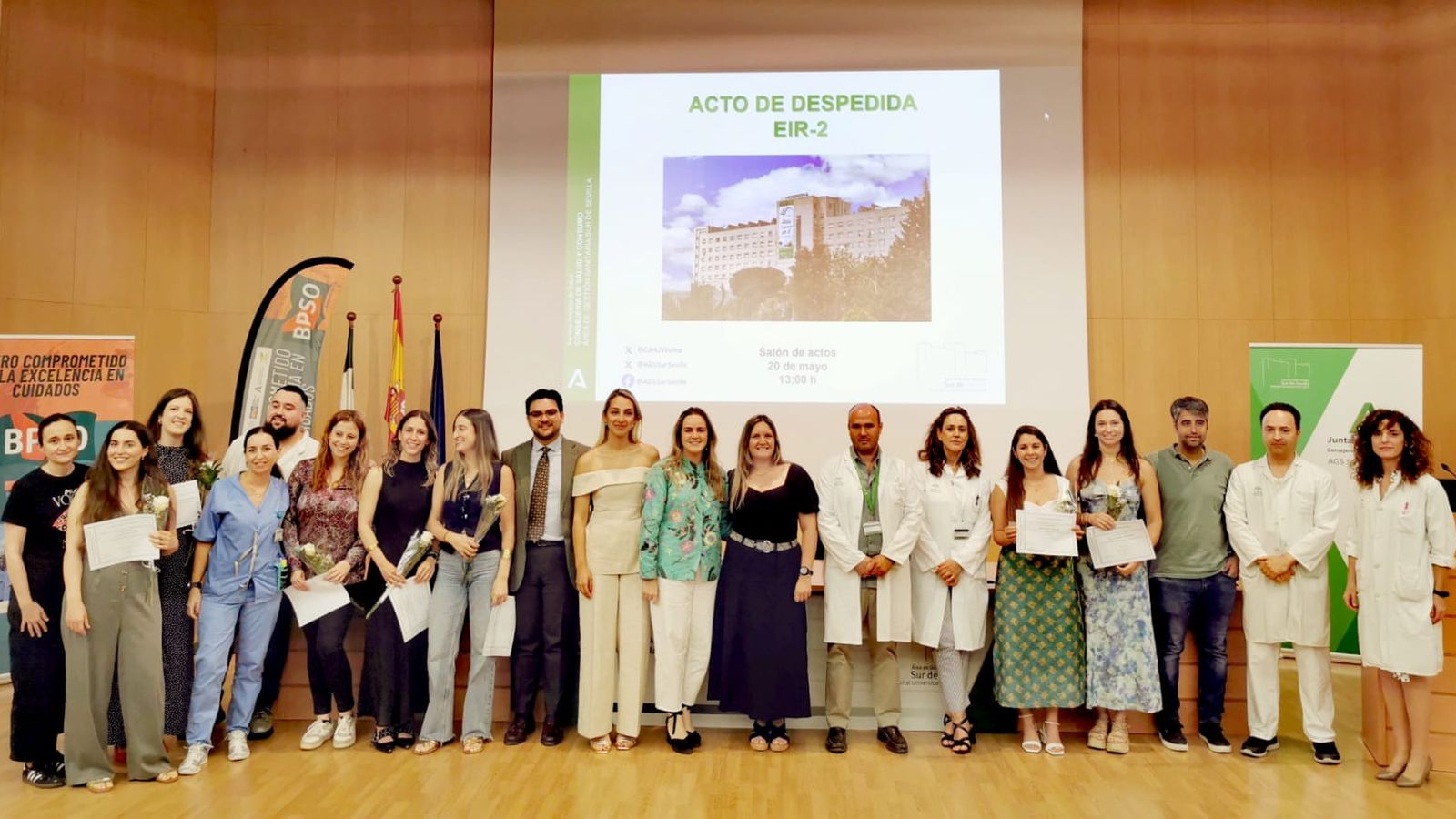 Grupo de EIR de las distintas especialidades que han finalizado su residencia en el Área de Gestión Sanitaria Sur de Sevilla