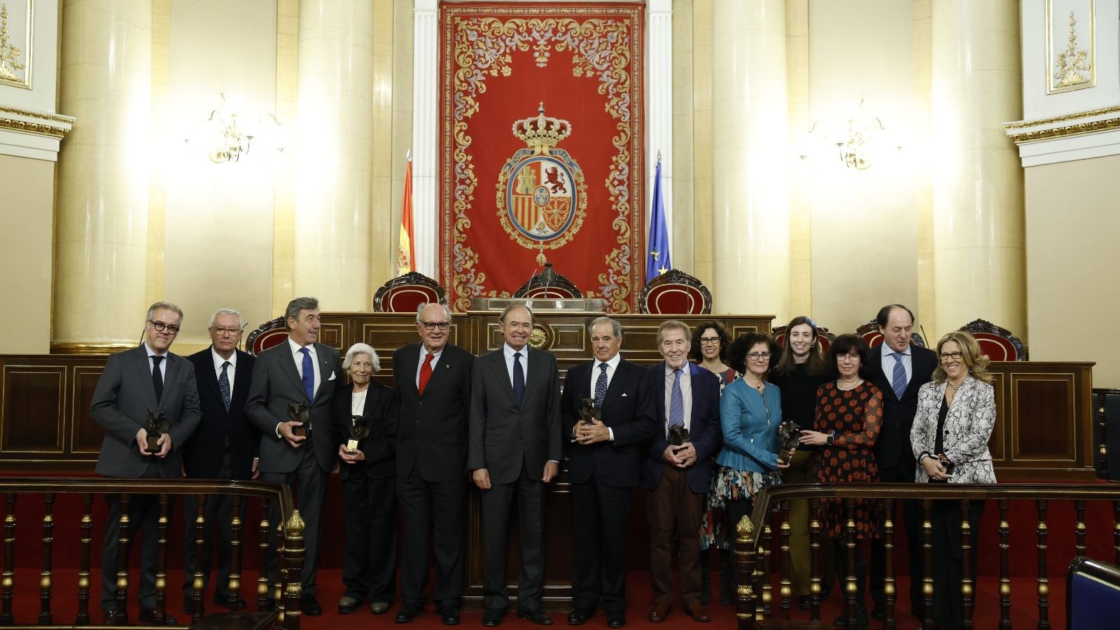 Los premiados en la Cámara Alta.