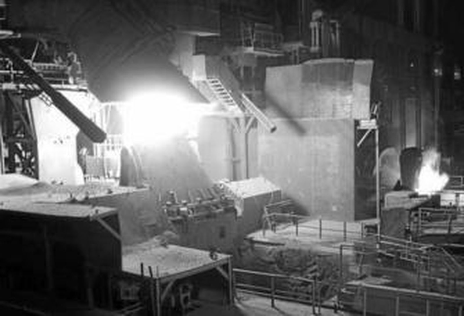 Interior de la factoría de Acerinox Europa, ubicada en Palmones (Los Barrios), en fotografía de archivo.