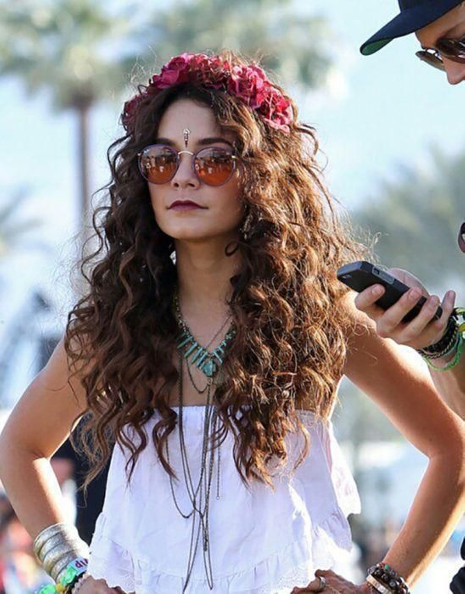 Peinados para pelo rizado fáciles y rápido para presumir de ondas este verano