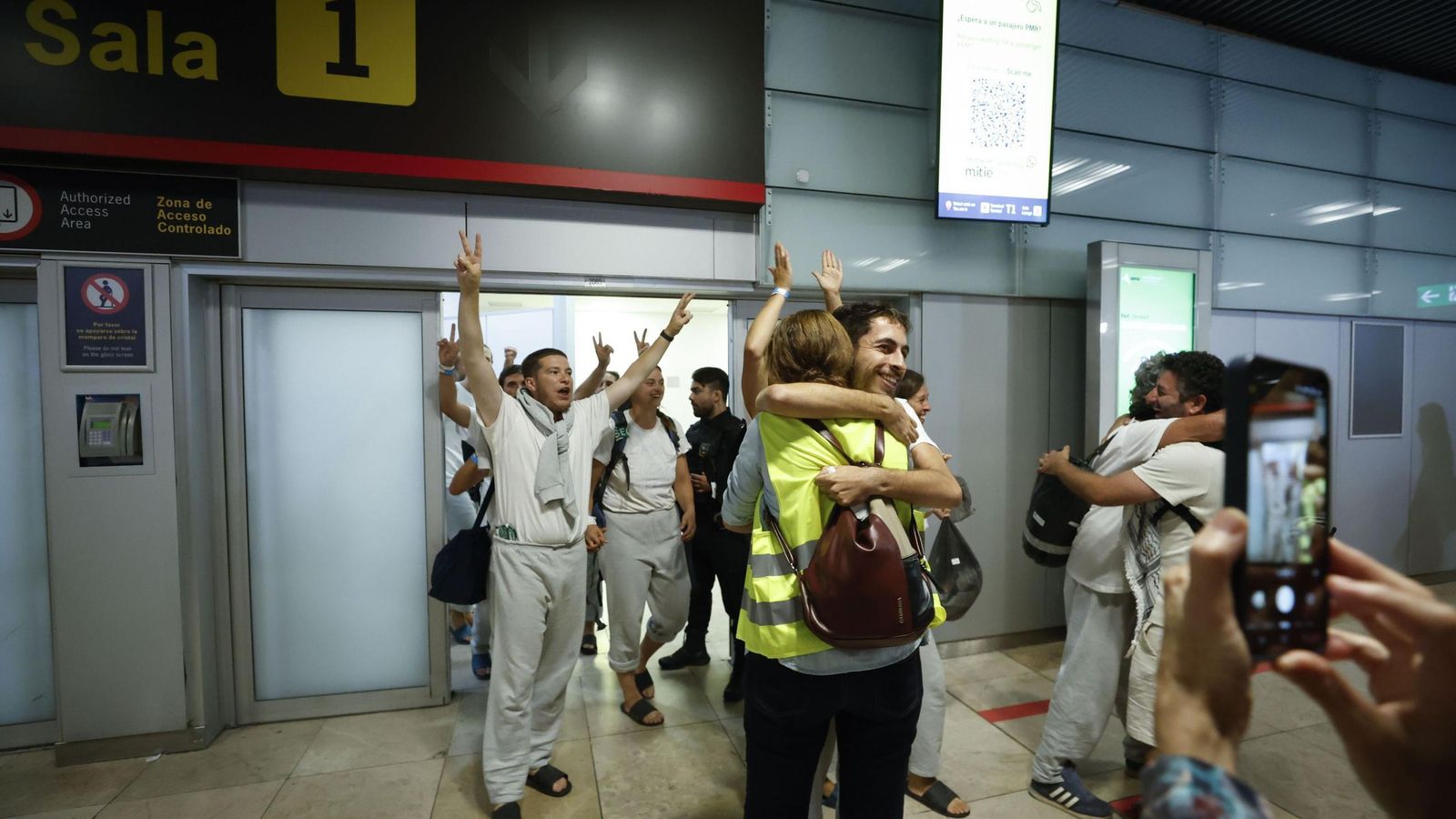 Llegada a España del primer grupo de activistas españoles de la flotilla a Gaza.