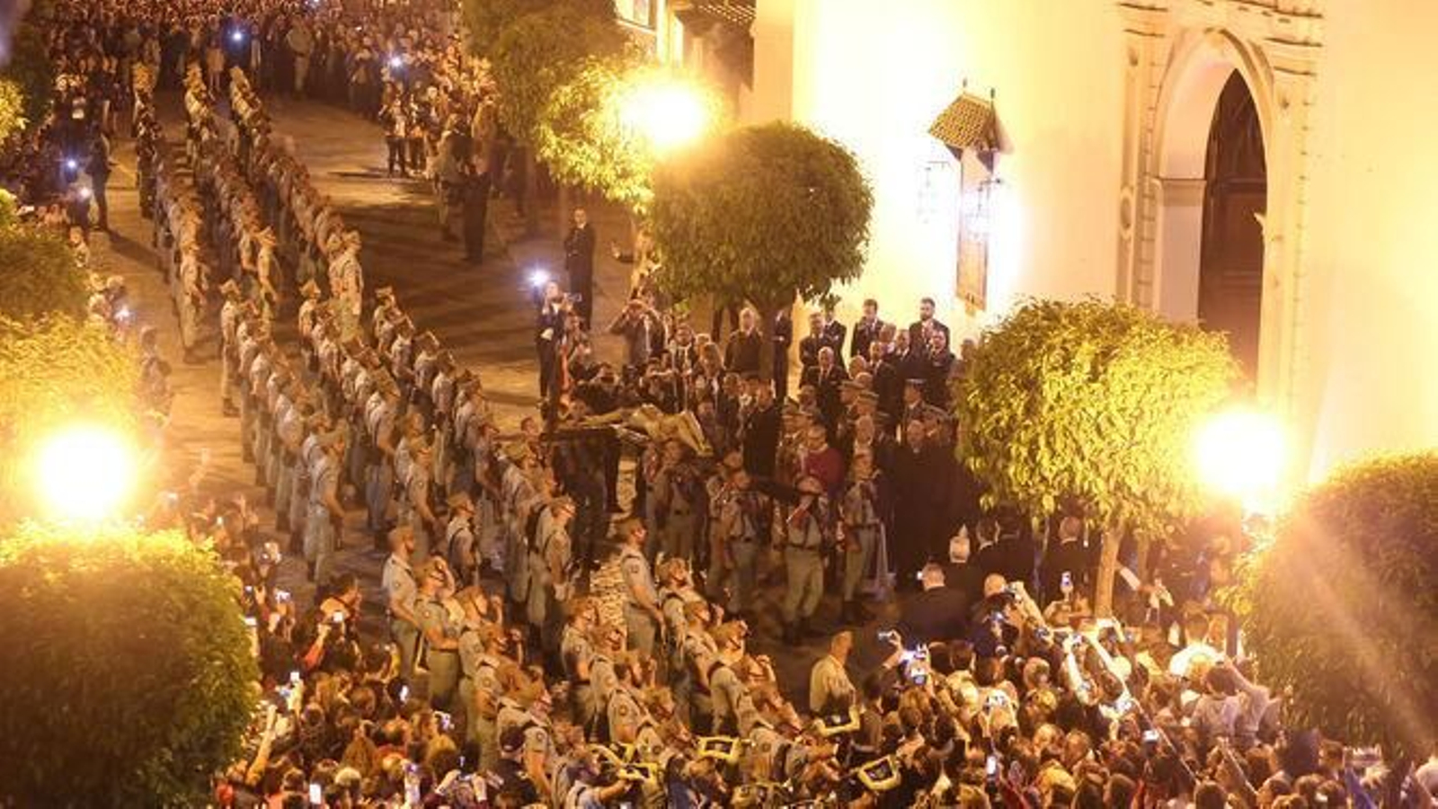 Así fue la procesión del Cristo de la Vera+Cruz acompañado por la Legión en el año 2019