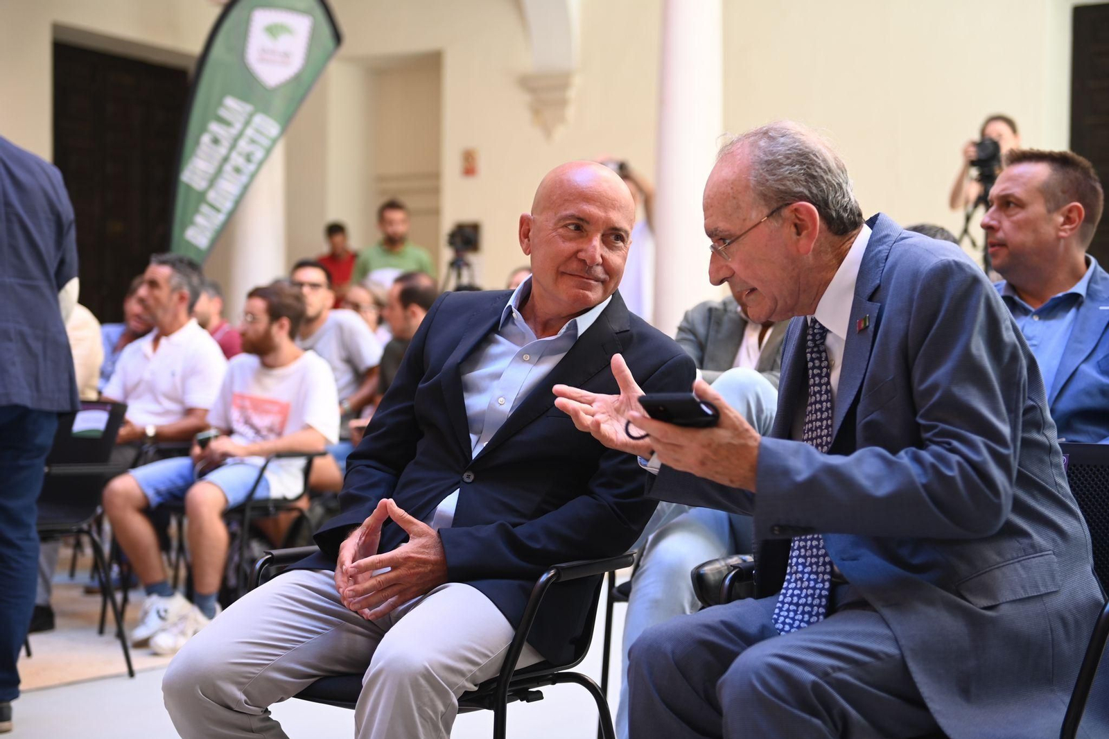 Fotos: la presentación de las nuevas camisetas del Unicaja