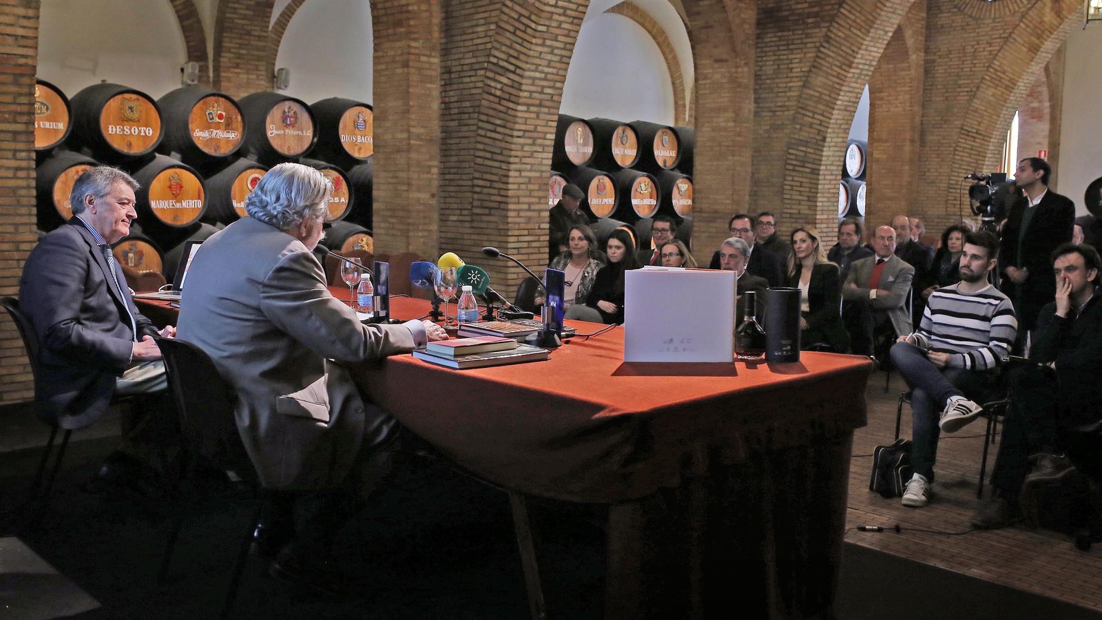 Los reponsables del Consejo Regulador del Brandy durante la presentación en la bodega de San Ginés. Los reponsables del Consejo Regulador del Brandy durante la presentación en la bodega de San Ginés.