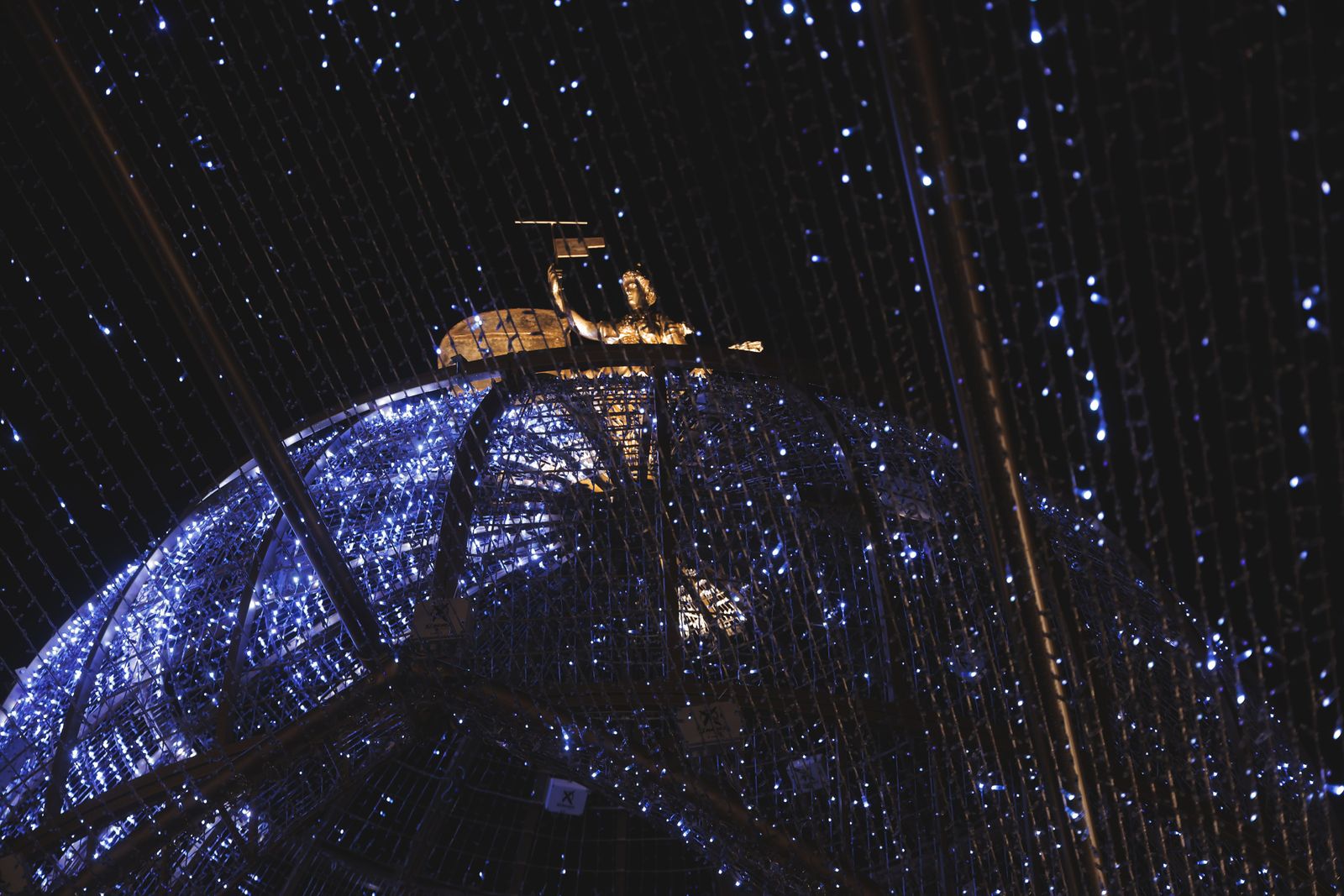 La catedral de luces de Sevilla, en imágenes