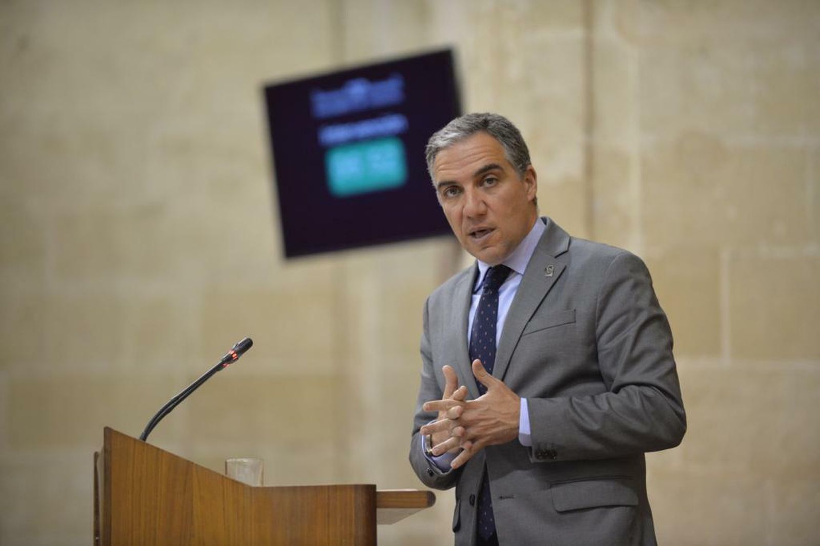 Elías Bendodo, en el Pleno del Parlamento.