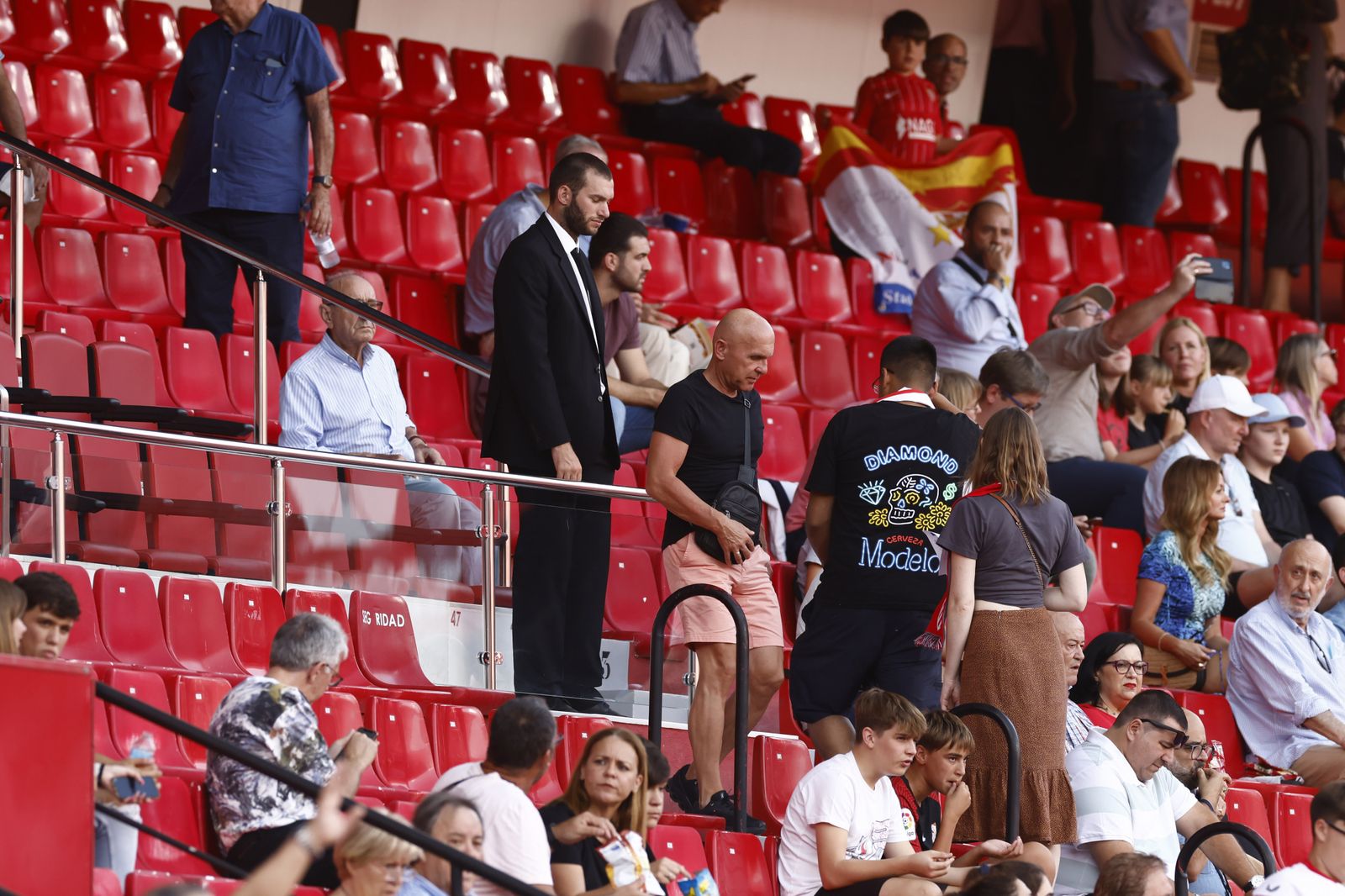 Búscate en las fotos del Sevilla-Valencia