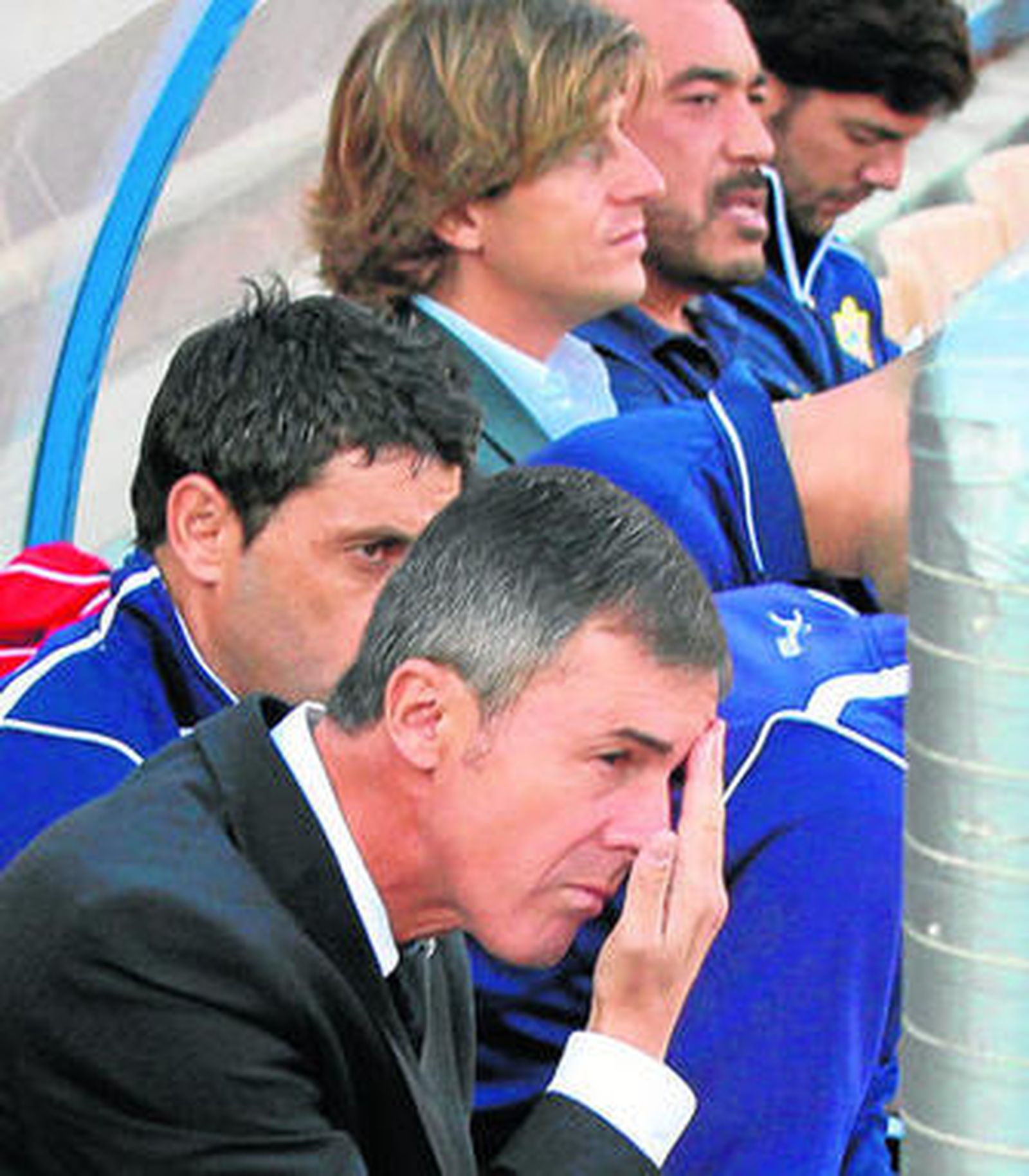 Lucas Alcaraz, Pepe Masegosa, Jorge Díaz y el doctor Wo, en el banquillo.