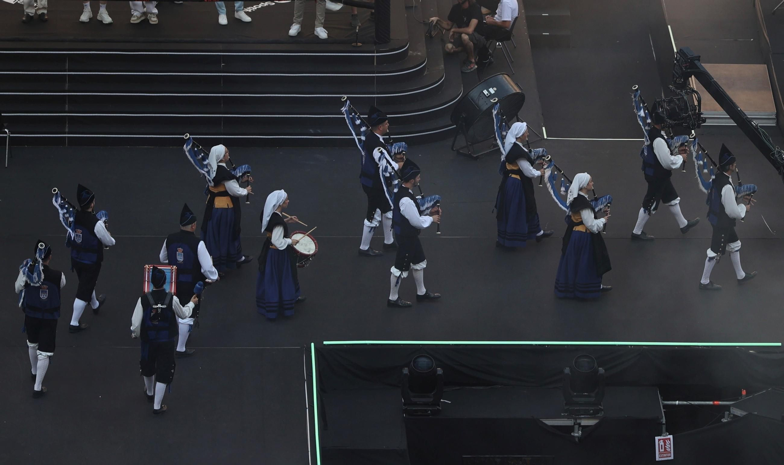 Las imágenes del lleno en el estado de la Cartuja por la Velada del Año 5