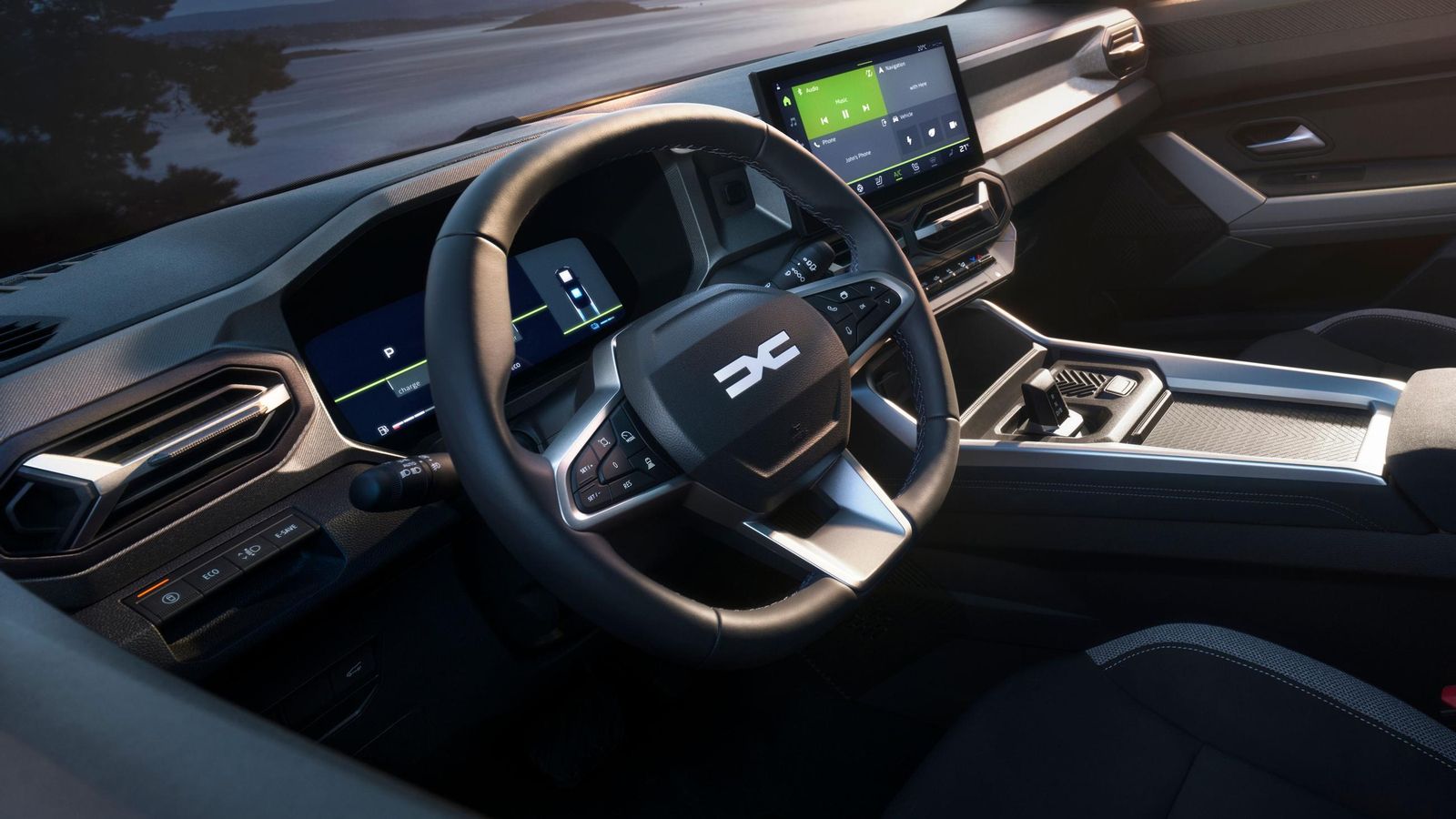 La construcción del salpicadero es sólida, pero echamos de menos en torno al conductor y sus acompañantes materiales de mayor calidad. En todo caso, ergonómicamente cumple.