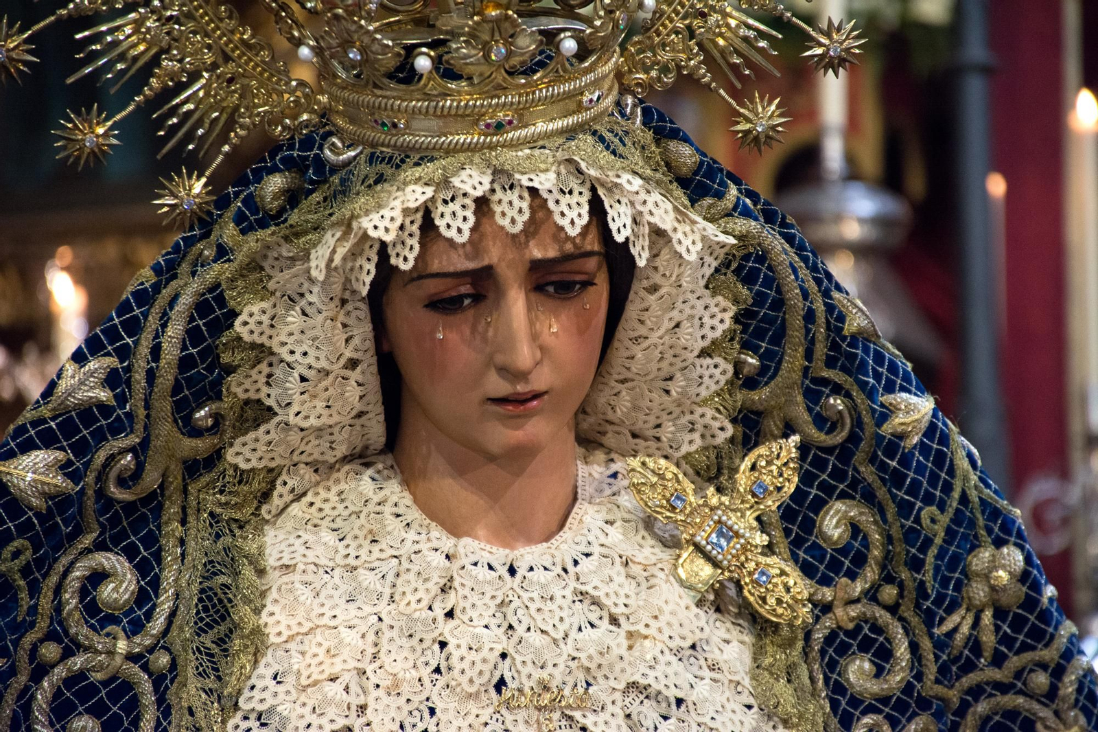 Perfiles de Domingo de Ramos en el besamanos de la Hiniesta