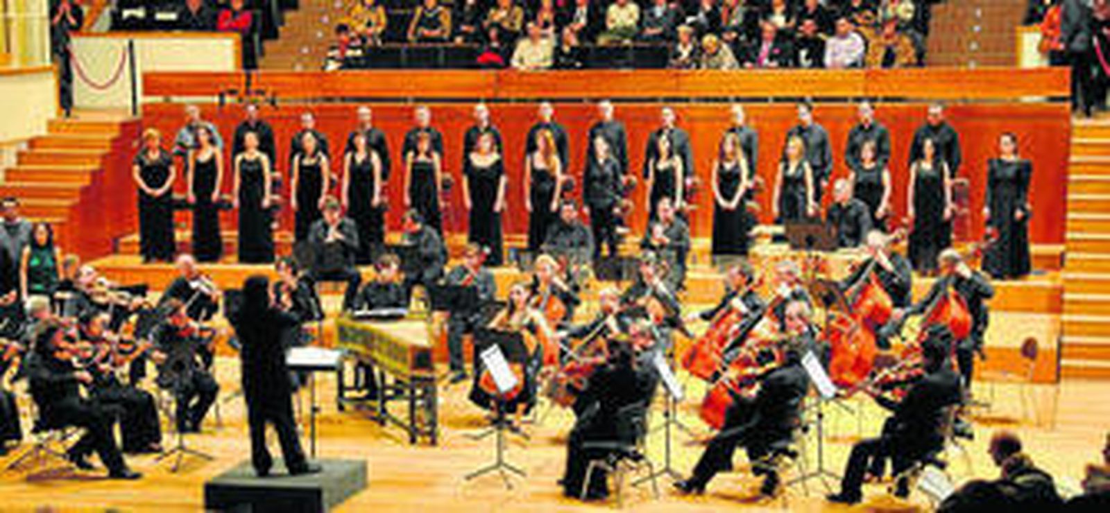 La Orquesta y Coro Ciudad de Granada durante un ensayo.