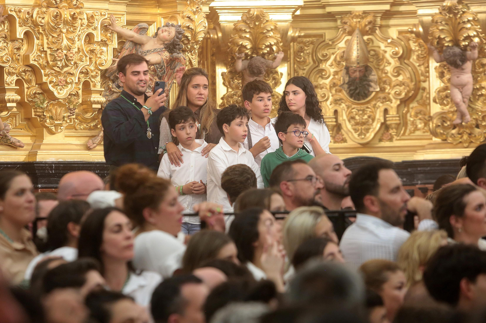 El Rocío 2023: Salto a la reja y procesión de la Virgen del Rocío en imágenes