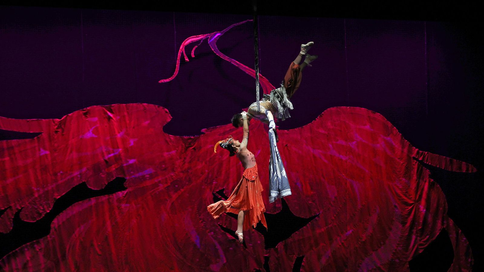 Imágenes del 'Gran Circo Acrobático de China' en el Teatro Villamarta