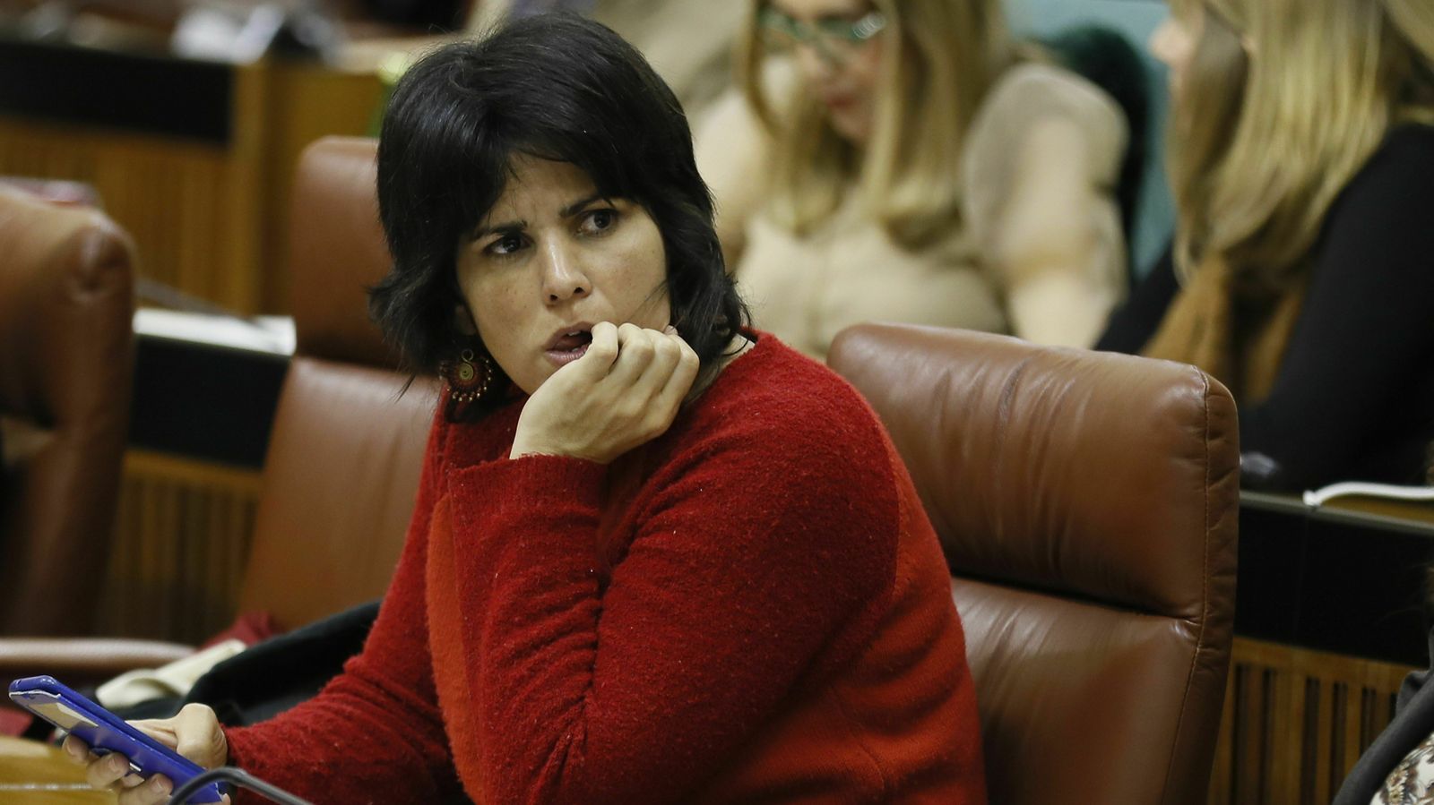 La ex presidente del Grupo Parlamentario Adelante Andalucía atiende una intervención en la Cámara.