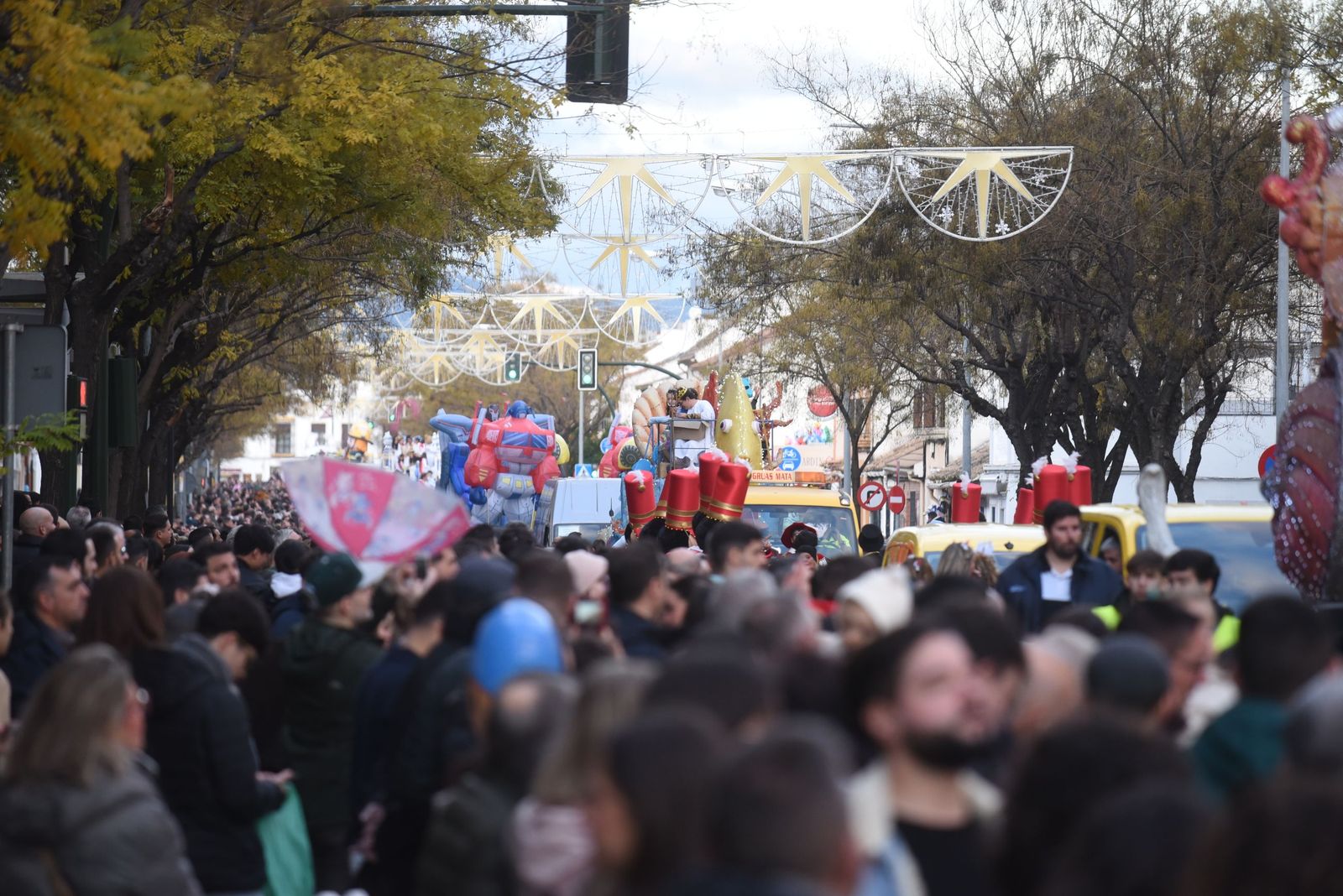 La ilusión se extiende por Córdoba en una mágica cabalgata de Reyes