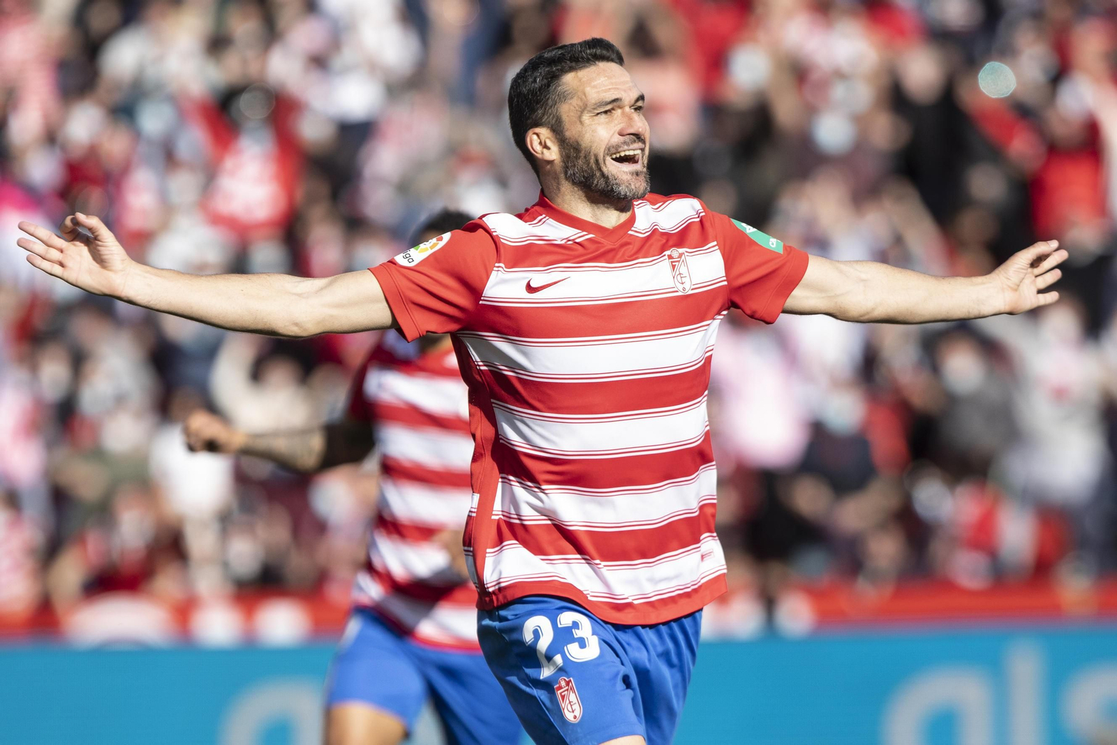Jorge Molina celebra el primero gol de los rojiblancos.