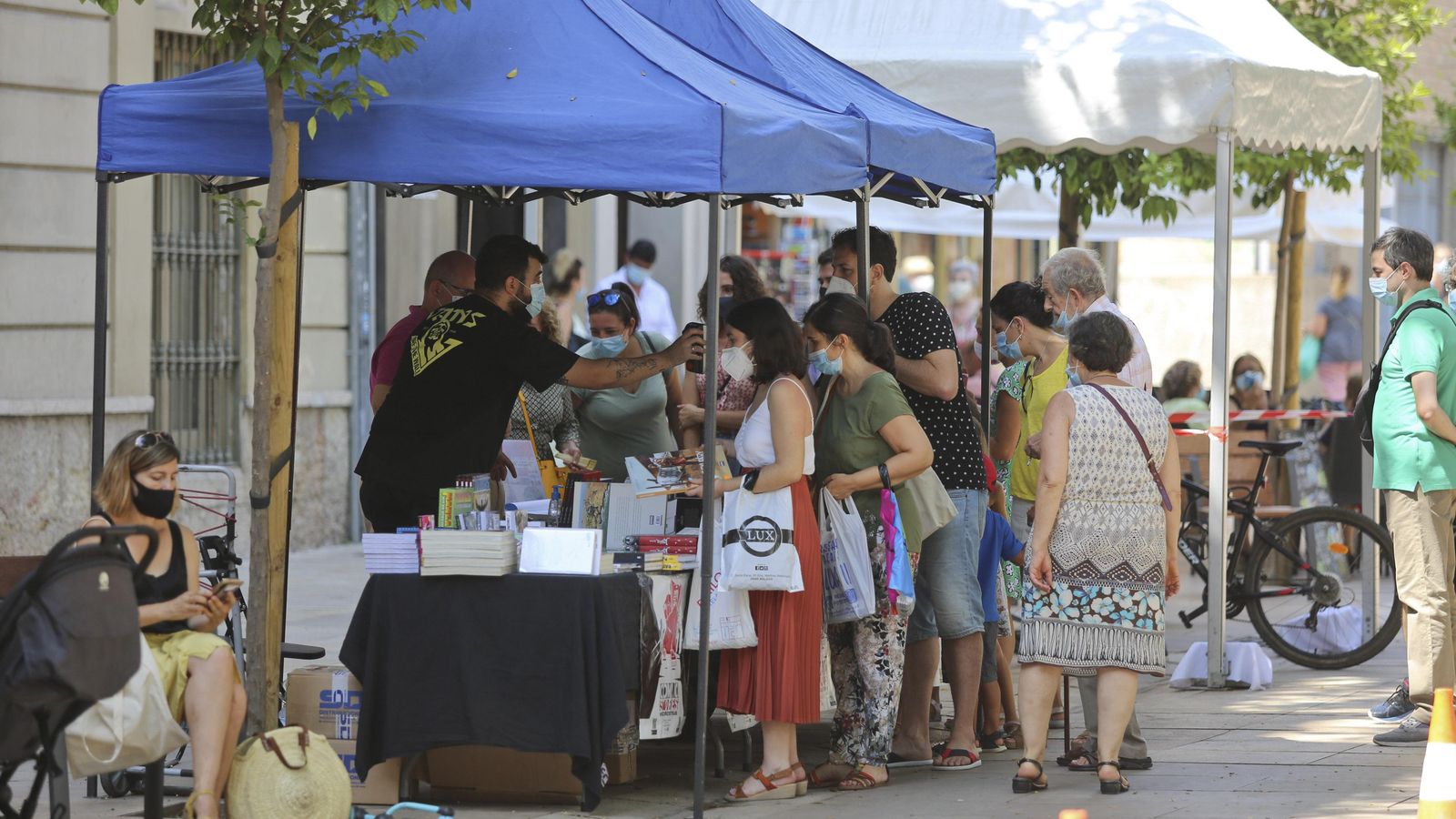 Puestos en la calle Tomás Heredia.